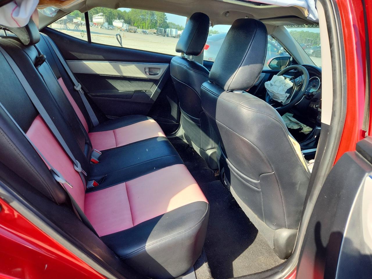 2015 Toyota Corolla Le Plus Red vin: 2T1BURHE5FC370750