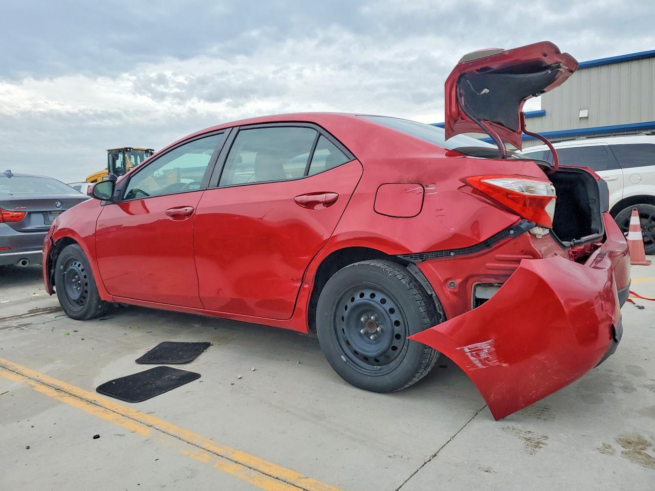 2015 Toyota Corolla Le Red vin: 2T1BURHE5FC415492