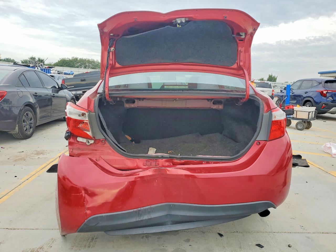 2015 Toyota Corolla Le Red vin: 2T1BURHE5FC415492