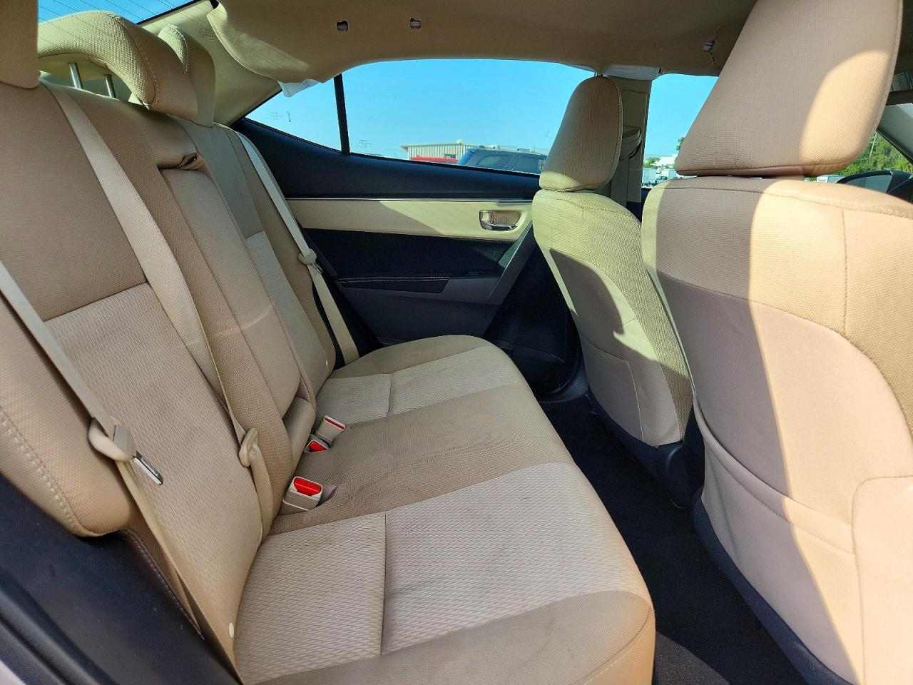2015 Toyota Corolla Le Plus Желто-коричневый vin: 2T1BURHE5FC431790