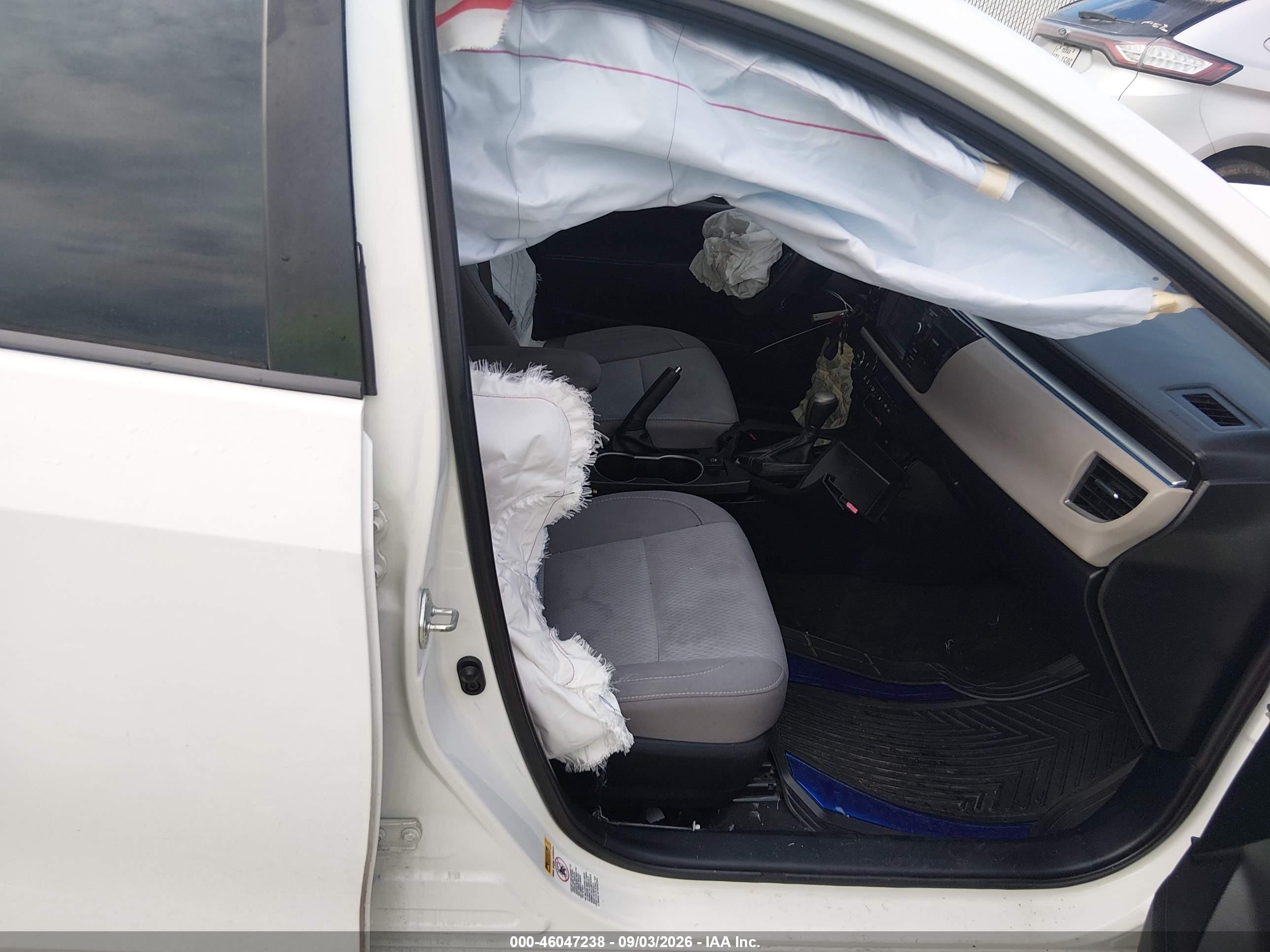 2015 Toyota Corolla Le White vin: 2T1BURHE5FC437900