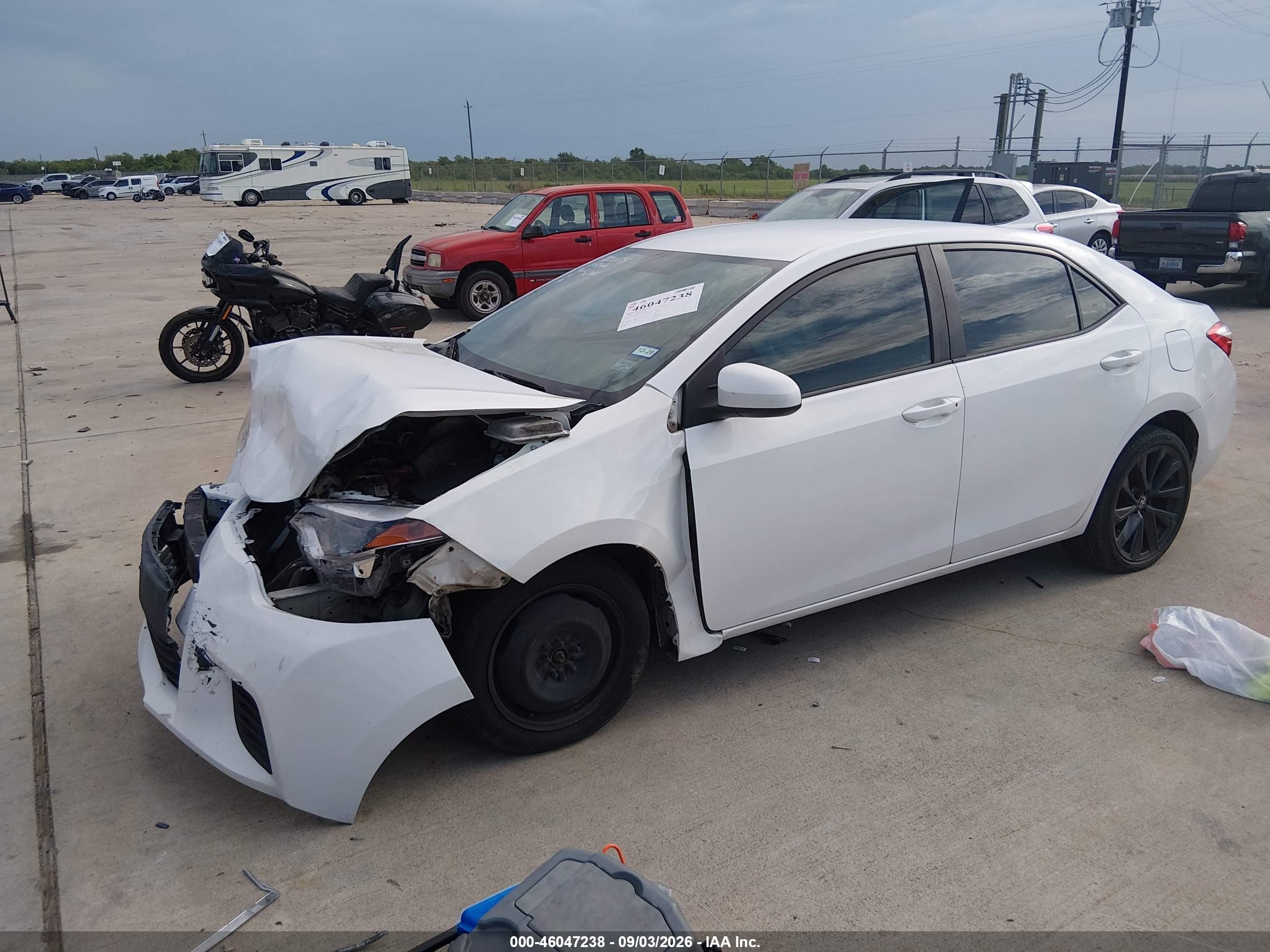 2015 Toyota Corolla Le White vin: 2T1BURHE5FC437900