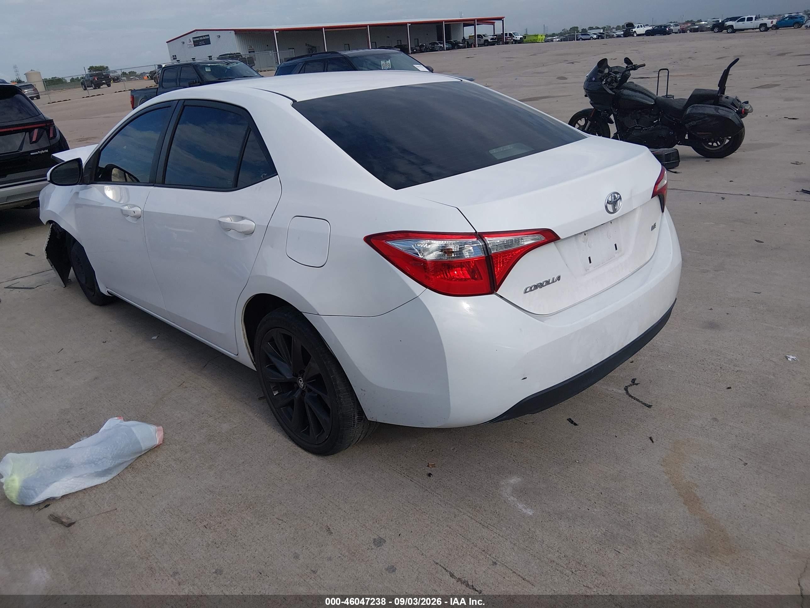 2015 Toyota Corolla Le White vin: 2T1BURHE5FC437900