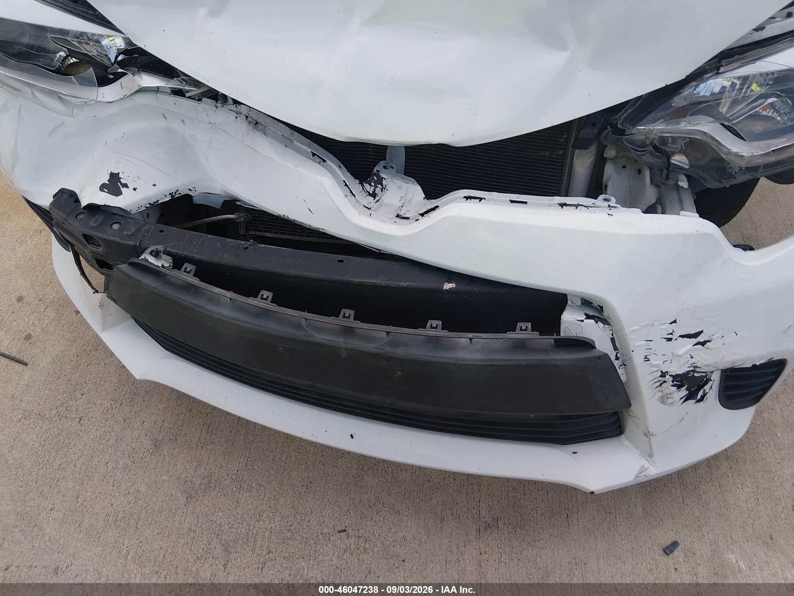 2015 Toyota Corolla Le White vin: 2T1BURHE5FC437900