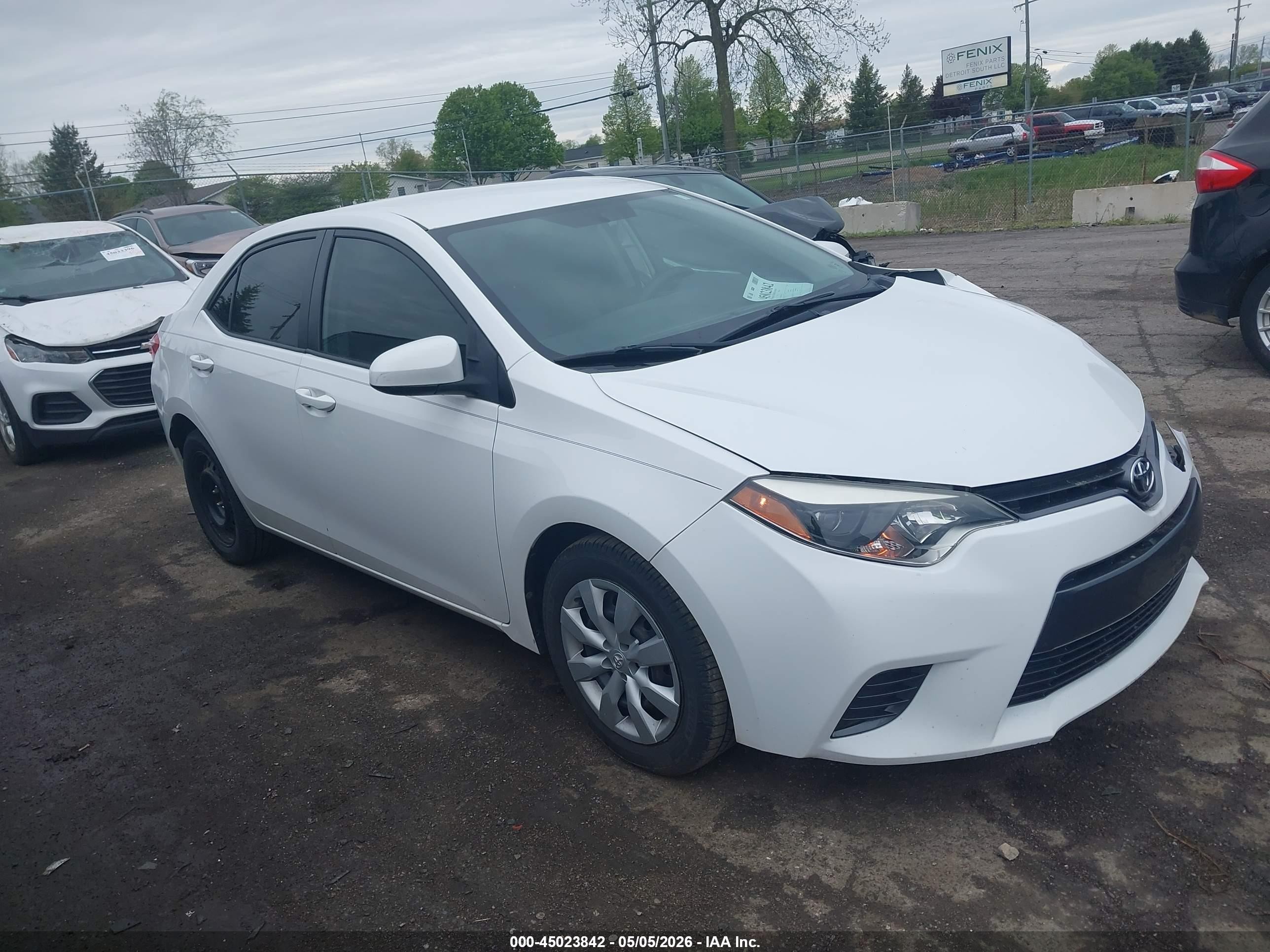 2015 Toyota Corolla Le White vin: 2T1BURHE5FC463591