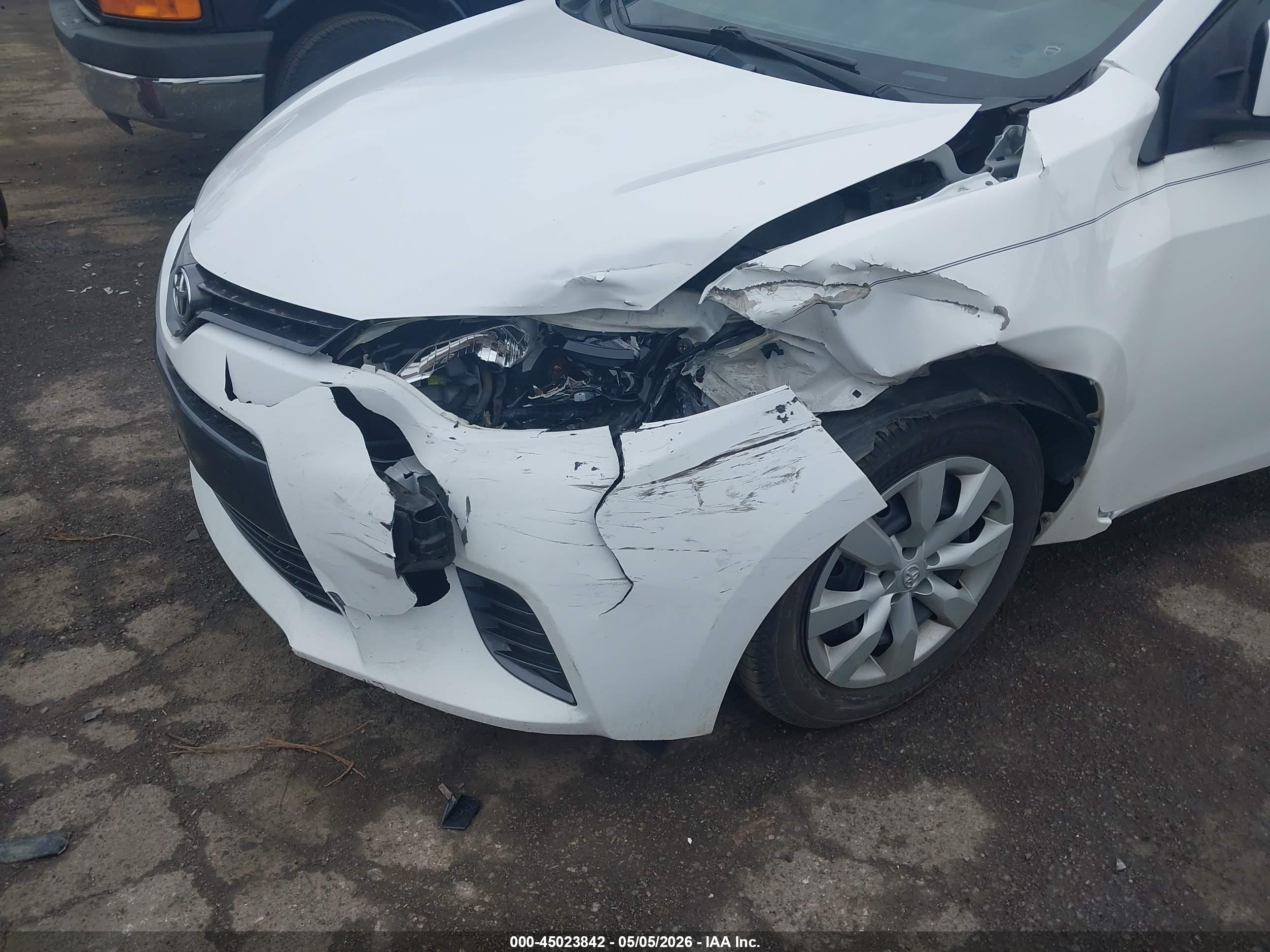 2015 Toyota Corolla Le White vin: 2T1BURHE5FC463591