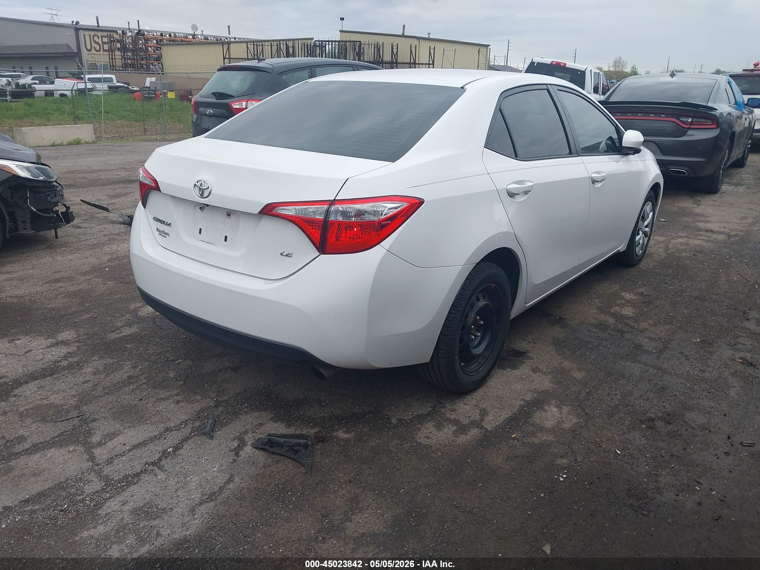 2015 Toyota Corolla Le White vin: 2T1BURHE5FC463591