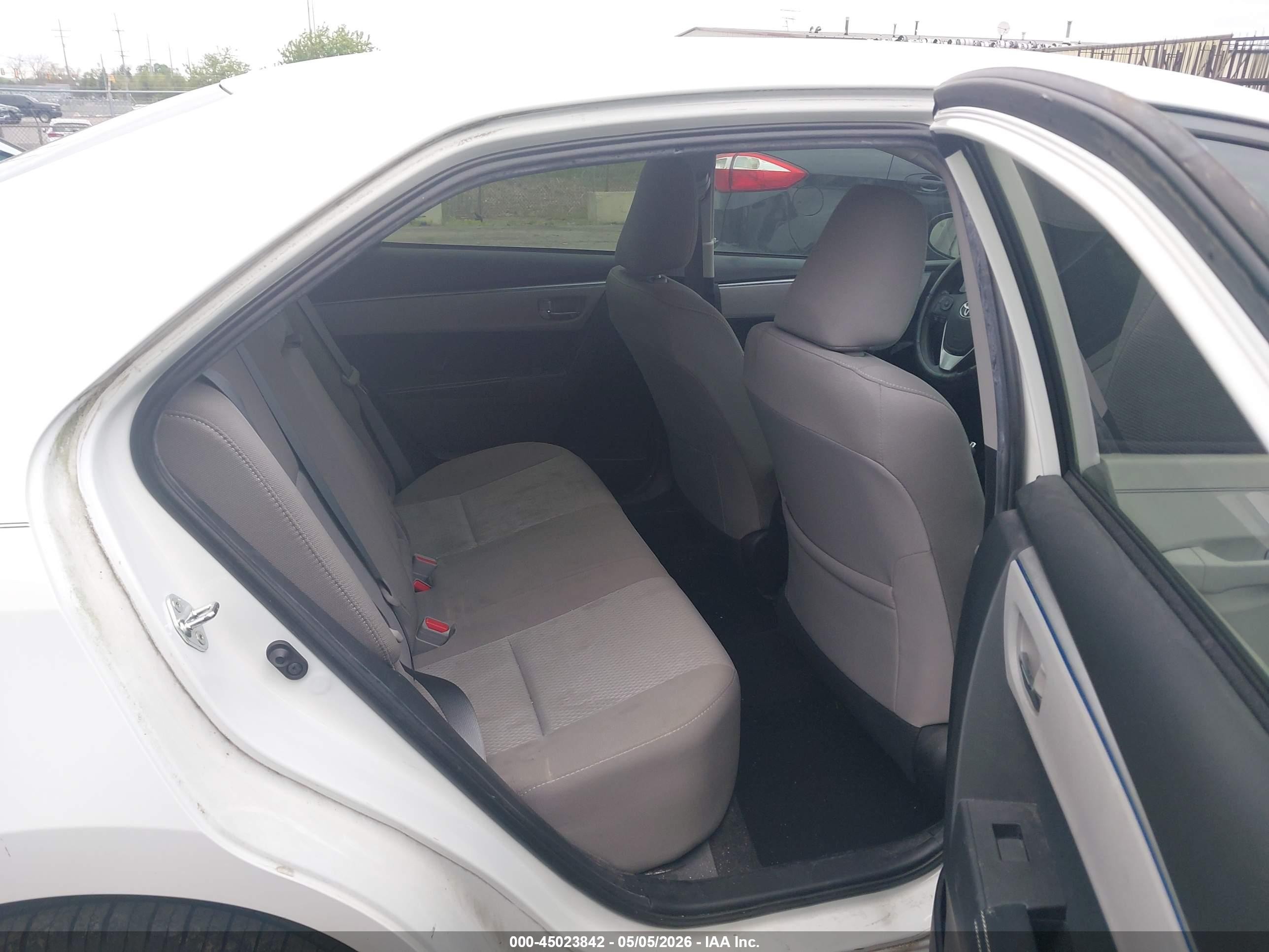 2015 Toyota Corolla Le White vin: 2T1BURHE5FC463591