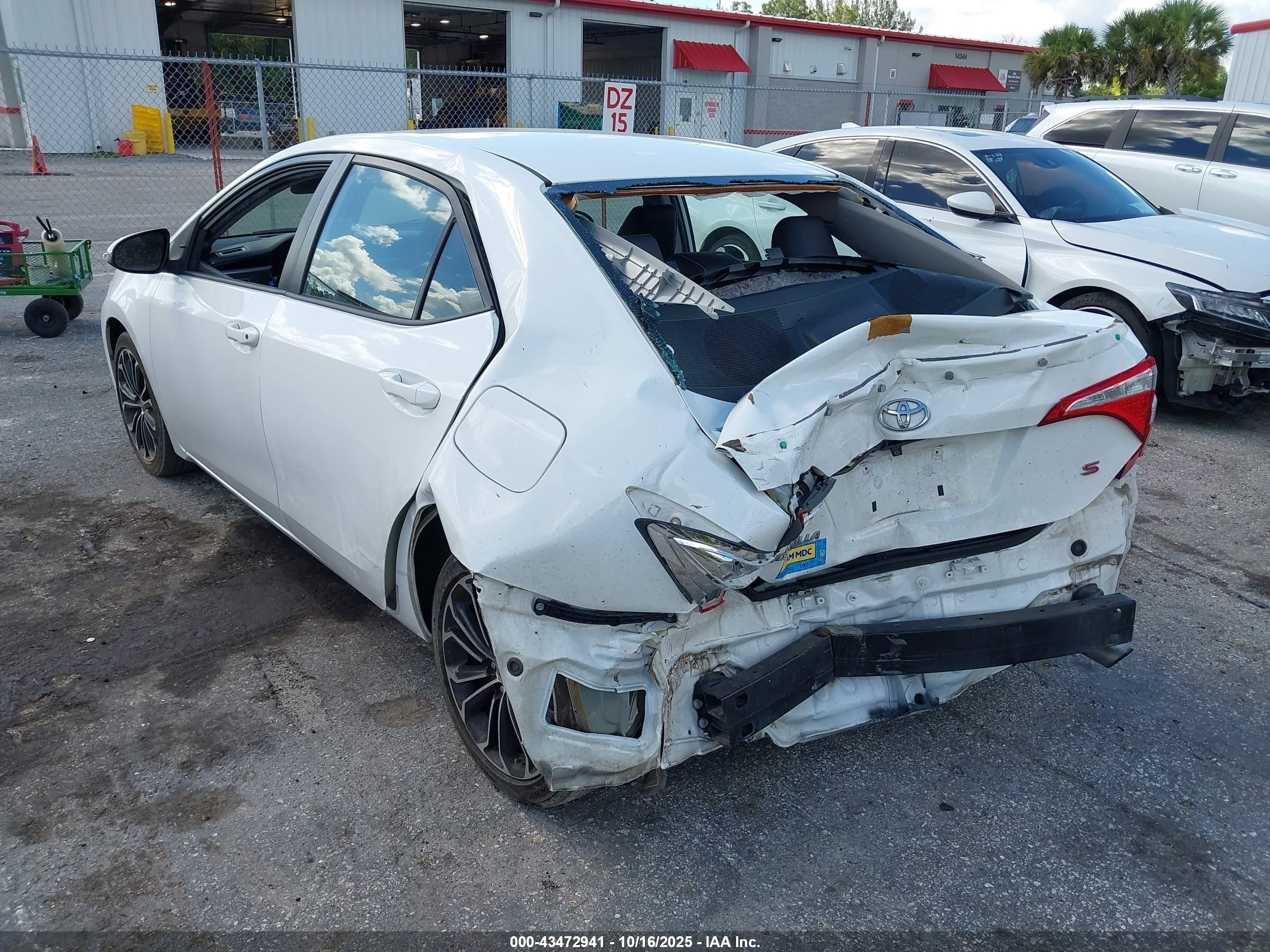2015 Toyota Corolla S Plus White vin: 2T1BURHE5FC464627