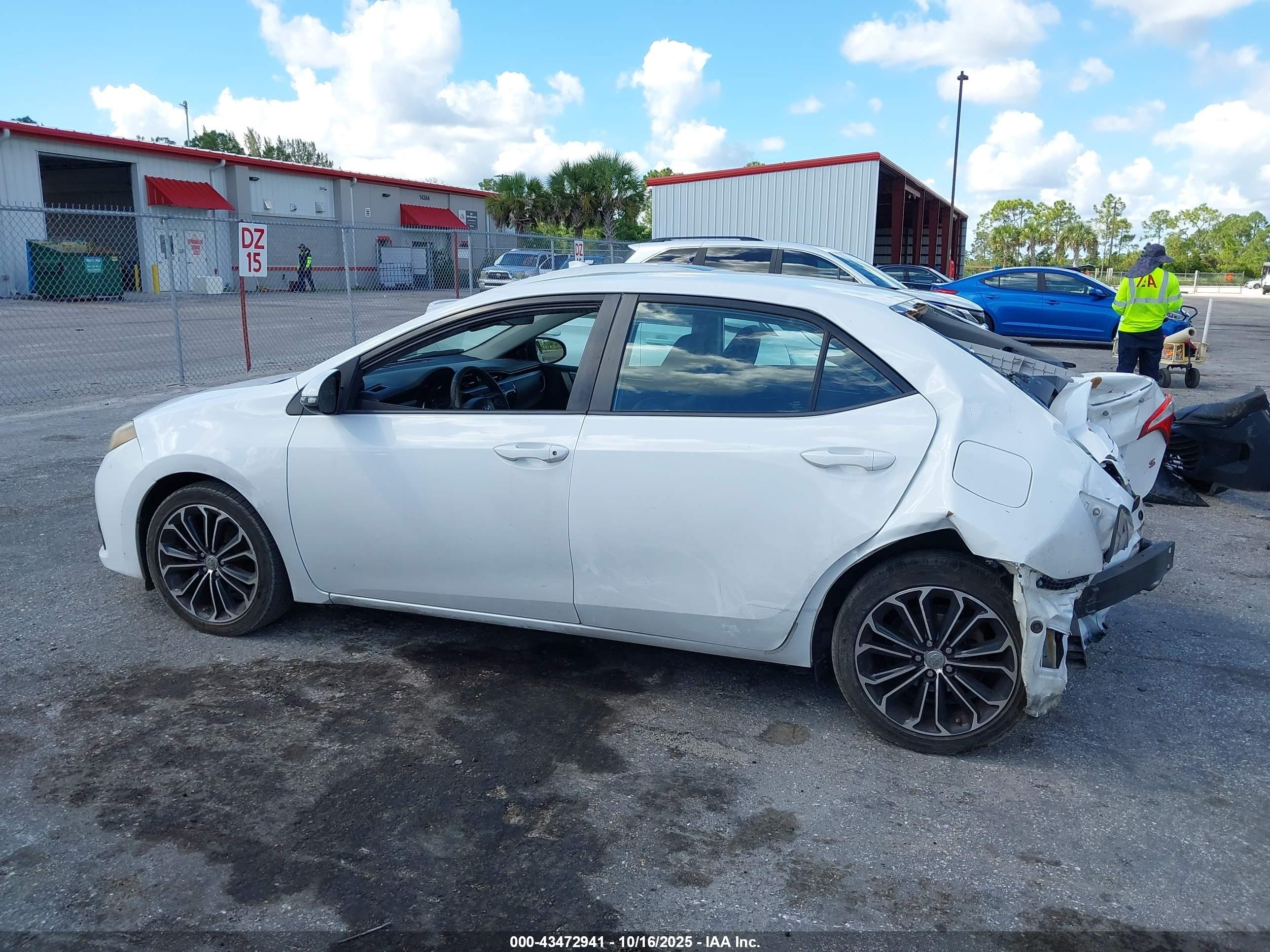 2015 Toyota Corolla S Plus White vin: 2T1BURHE5FC464627