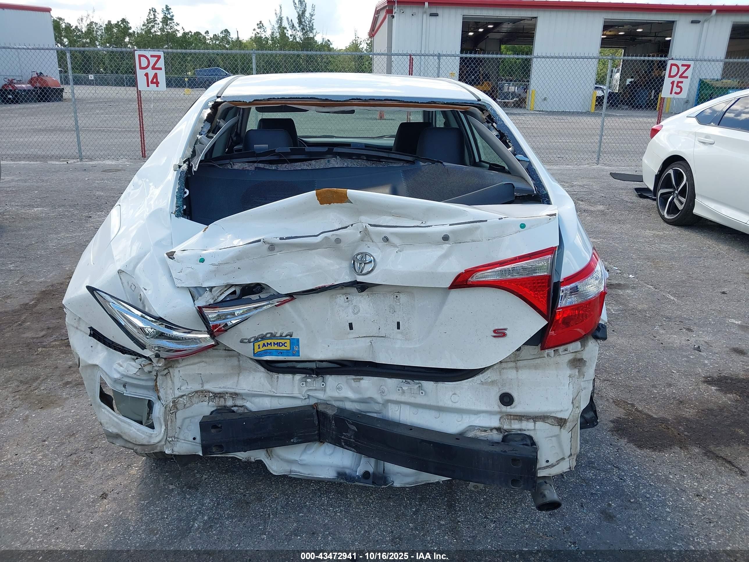 2015 Toyota Corolla S Plus White vin: 2T1BURHE5FC464627
