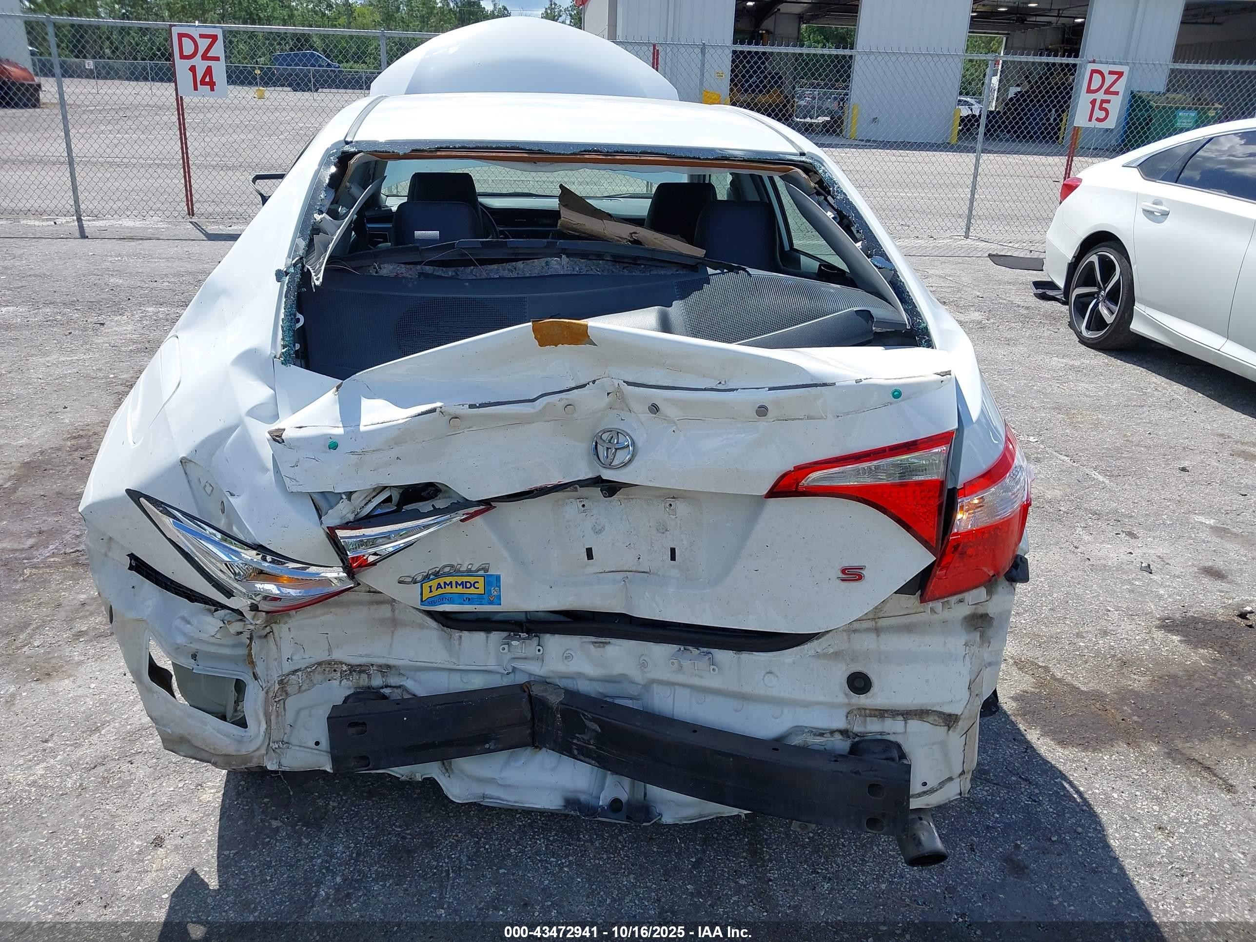 2015 Toyota Corolla S Plus White vin: 2T1BURHE5FC464627