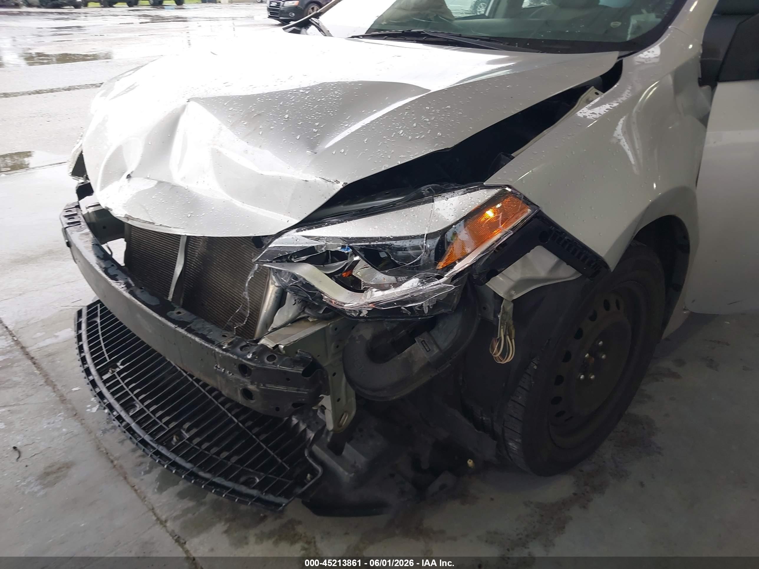 2015 Toyota Corolla Le Silver vin: 2T1BURHE5FC468645