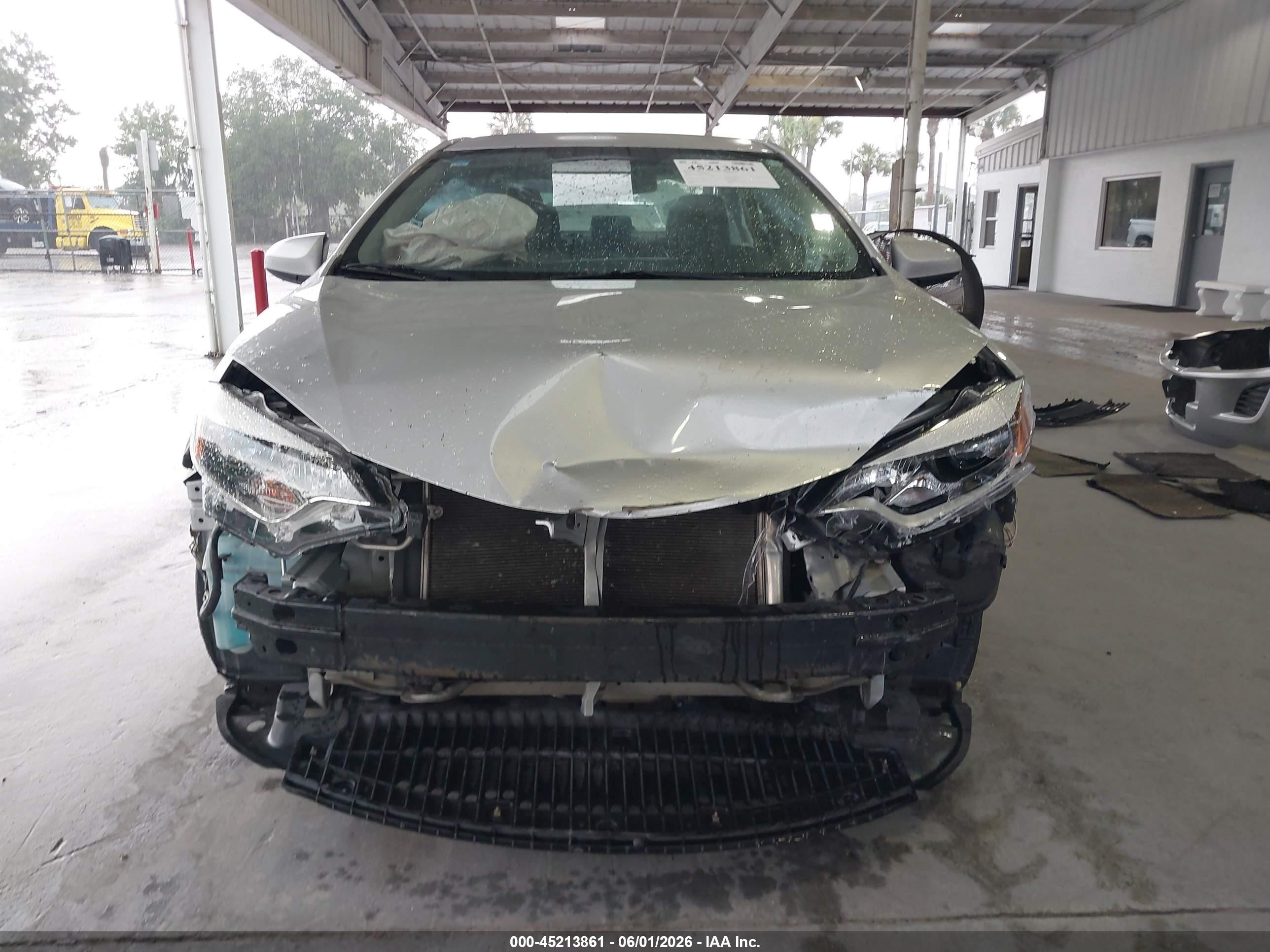2015 Toyota Corolla Le Silver vin: 2T1BURHE5FC468645