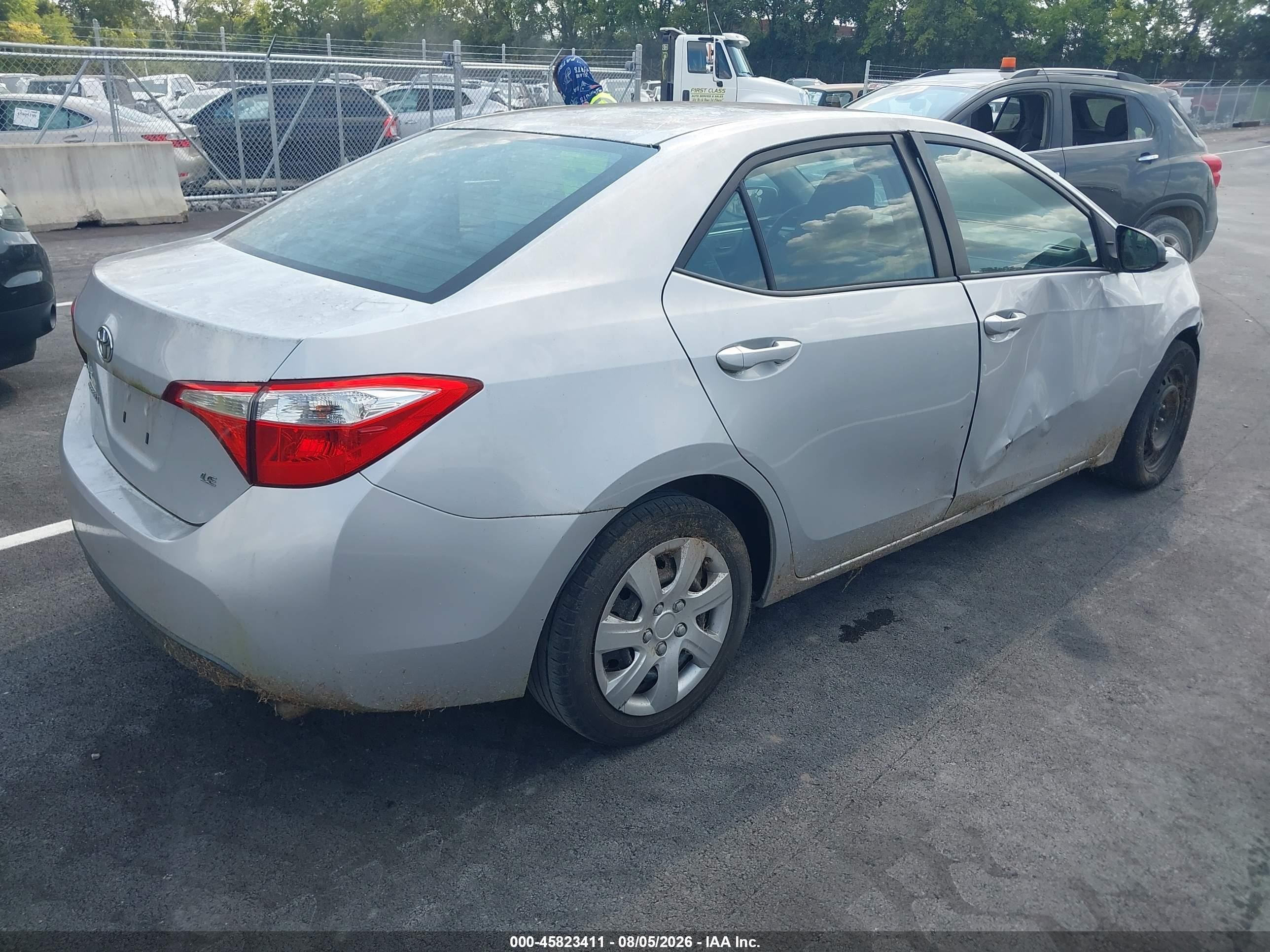 2015 Toyota Corolla Le Серебряный vin: 2T1BURHE5FC480956