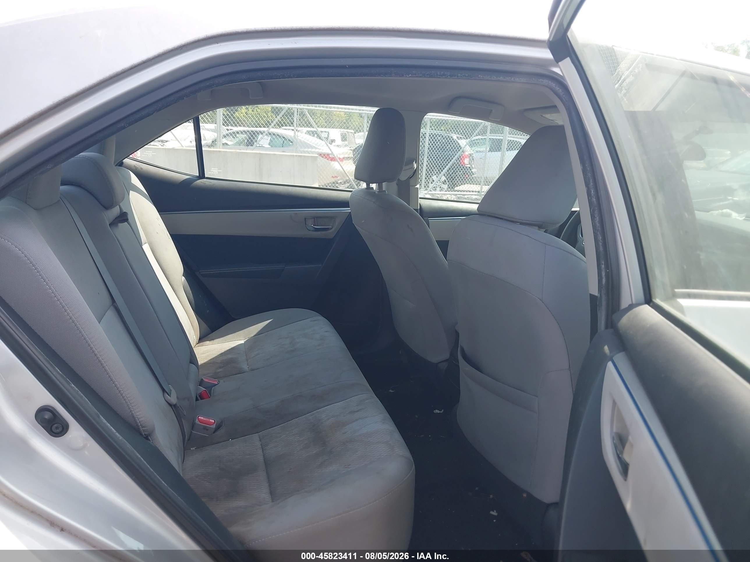 2015 Toyota Corolla Le Серебряный vin: 2T1BURHE5FC480956