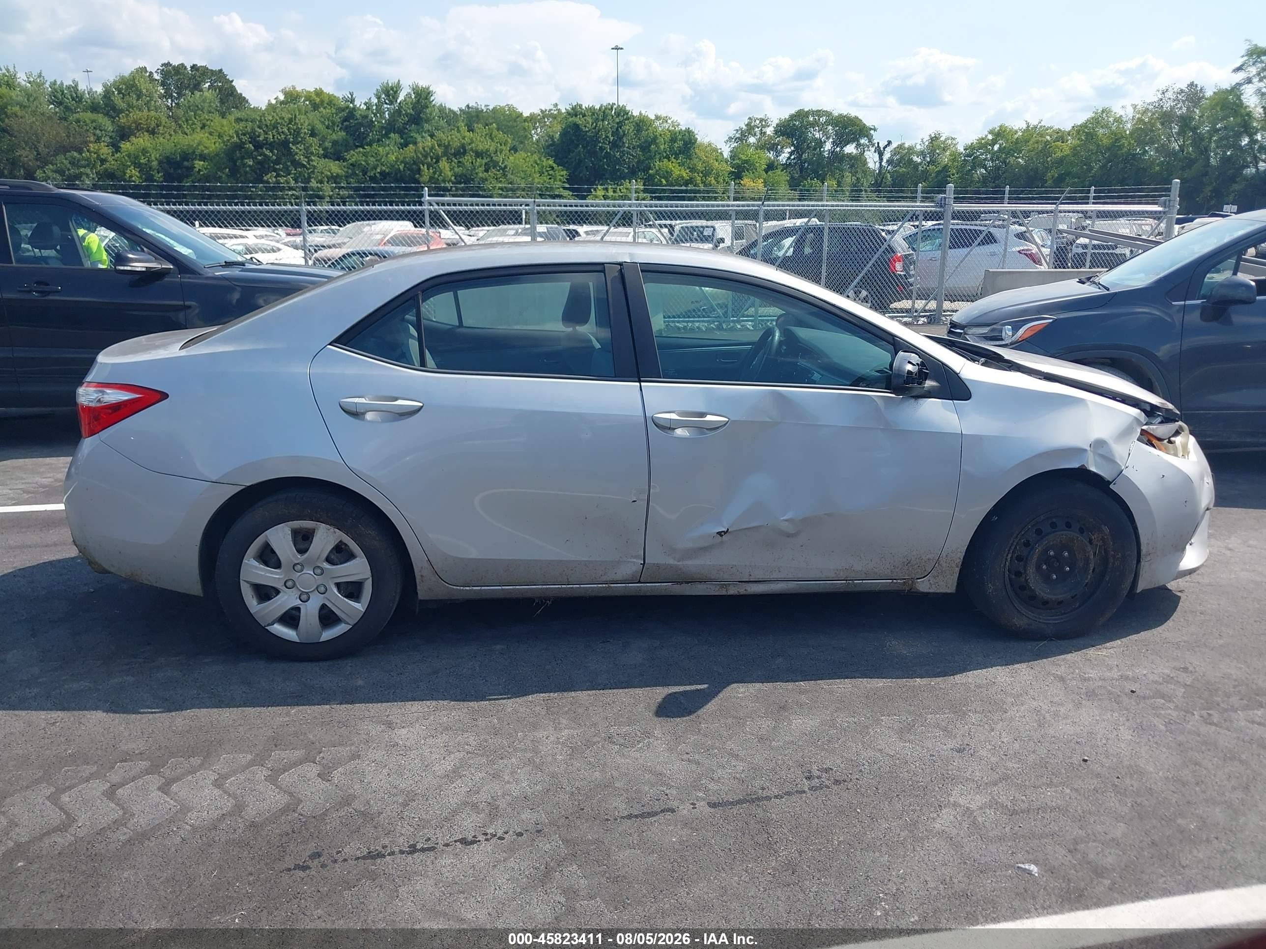 2015 Toyota Corolla Le Серебряный vin: 2T1BURHE5FC480956