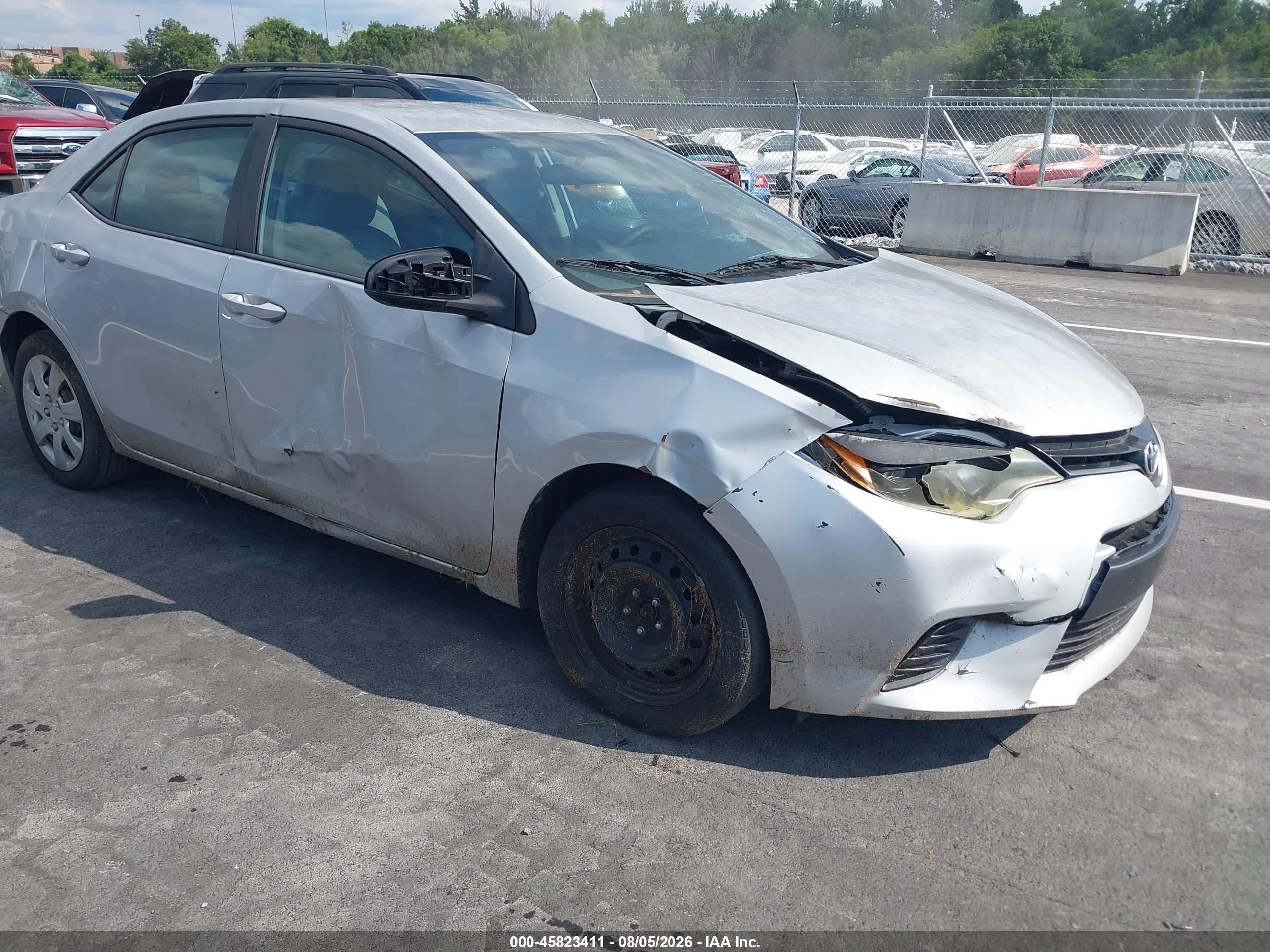2015 Toyota Corolla Le Серебряный vin: 2T1BURHE5FC480956