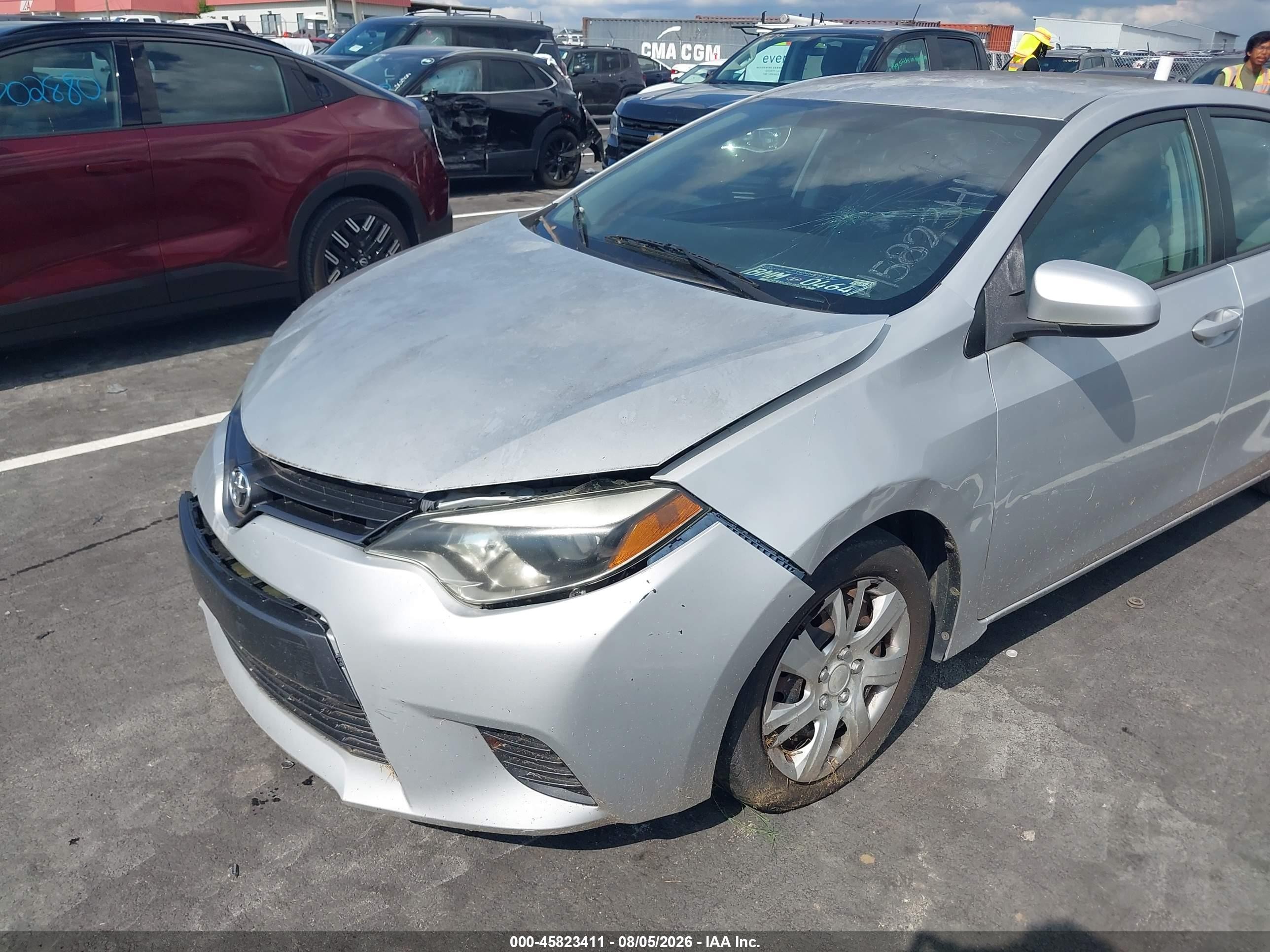 2015 Toyota Corolla Le Серебряный vin: 2T1BURHE5FC480956