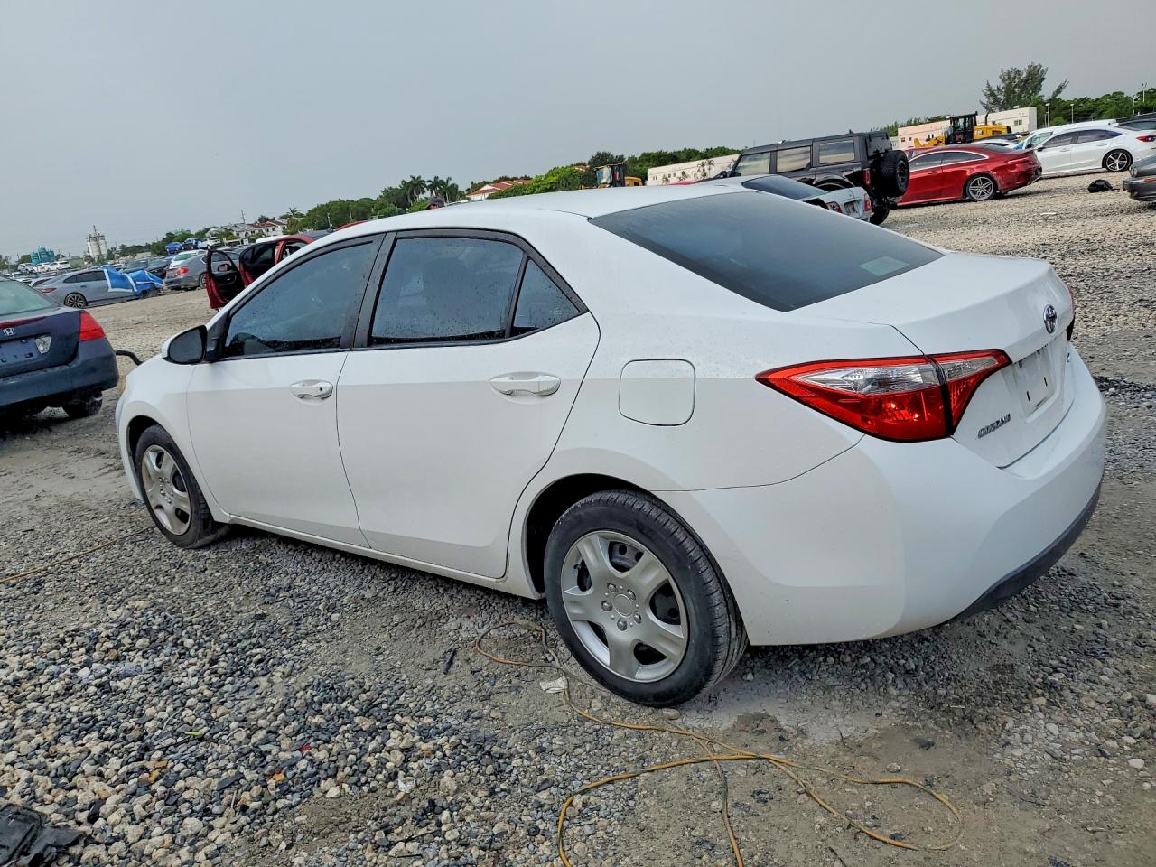 2015 Toyota Corolla Le White vin: 2T1BURHE5FC481251
