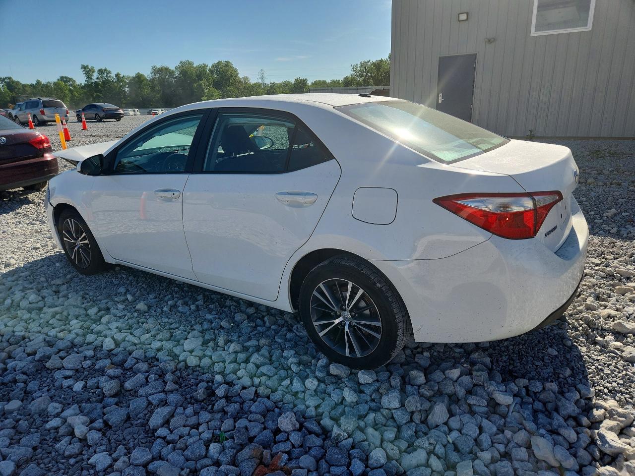 2016 Toyota Corolla Le Premium White vin: 2T1BURHE5GC664490