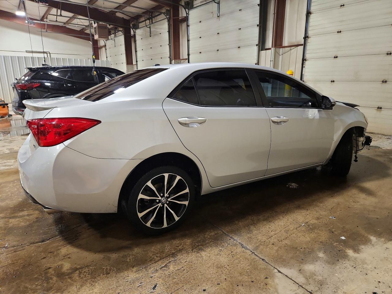 2017 Toyota Corolla Se Серебряный vin: 2T1BURHE5HC791418