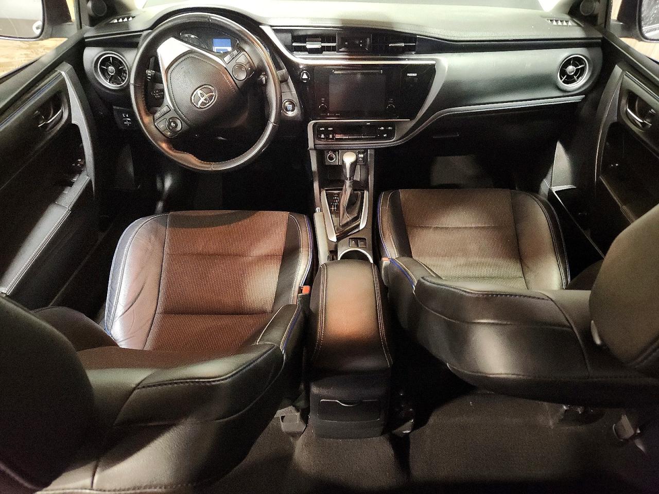 2017 Toyota Corolla Se Серебряный vin: 2T1BURHE5HC791418