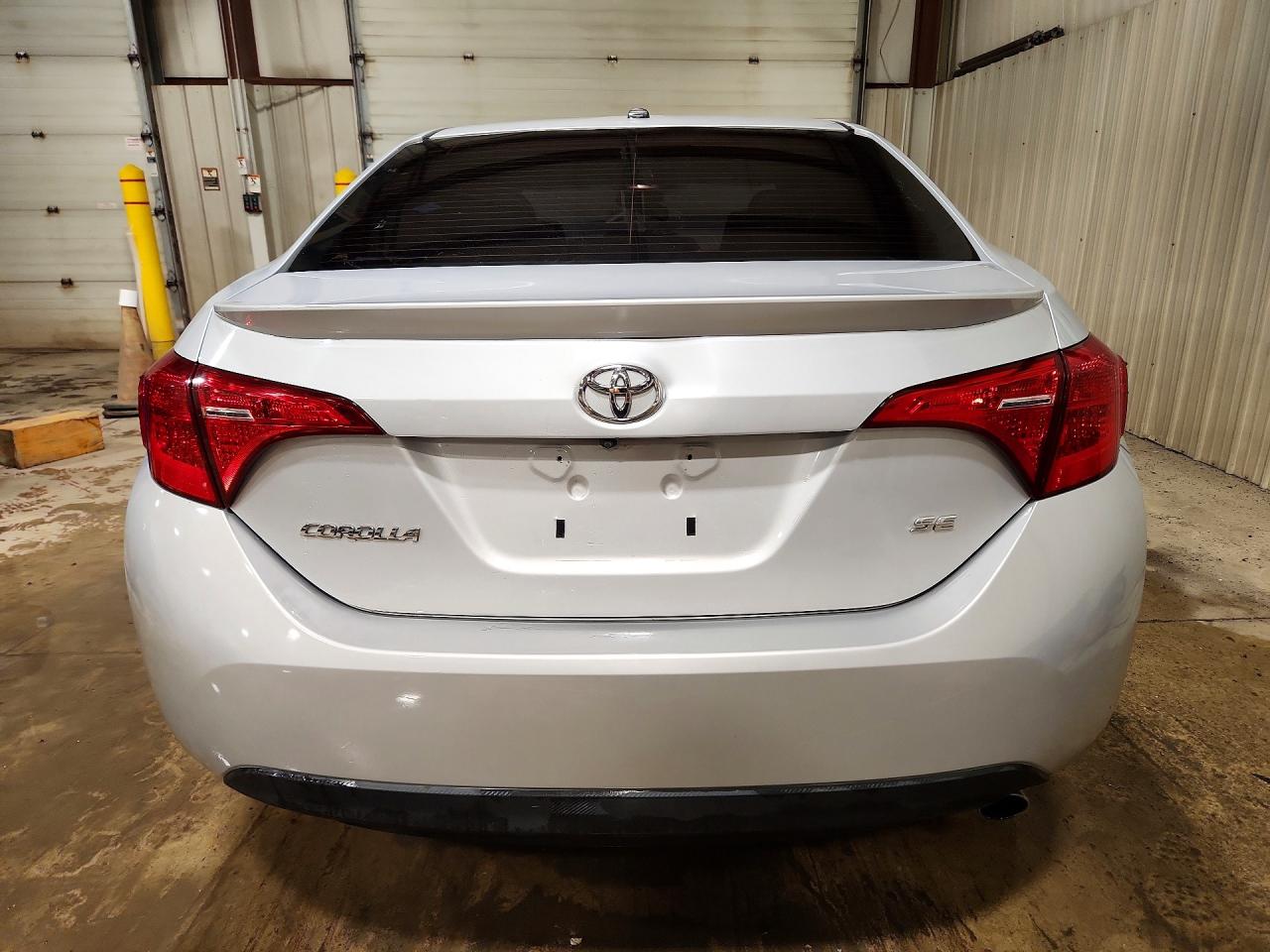2017 Toyota Corolla Se Серебряный vin: 2T1BURHE5HC791418
