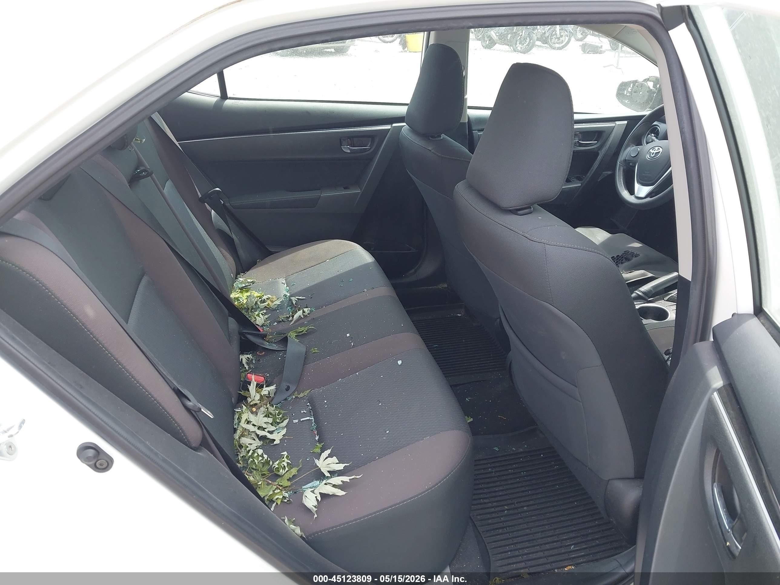 2017 Toyota Corolla Le White vin: 2T1BURHE5HC847132