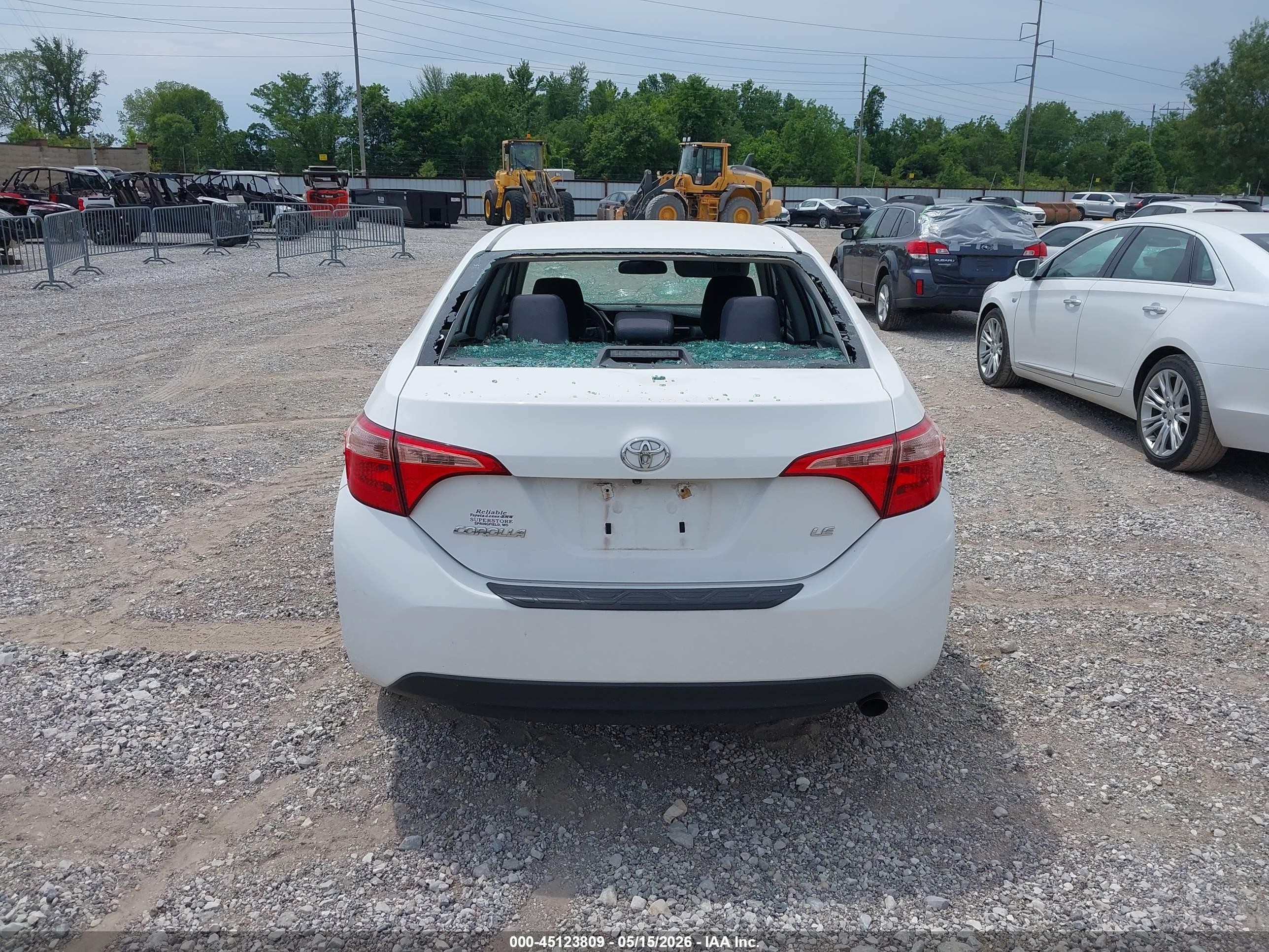 2017 Toyota Corolla Le White vin: 2T1BURHE5HC847132