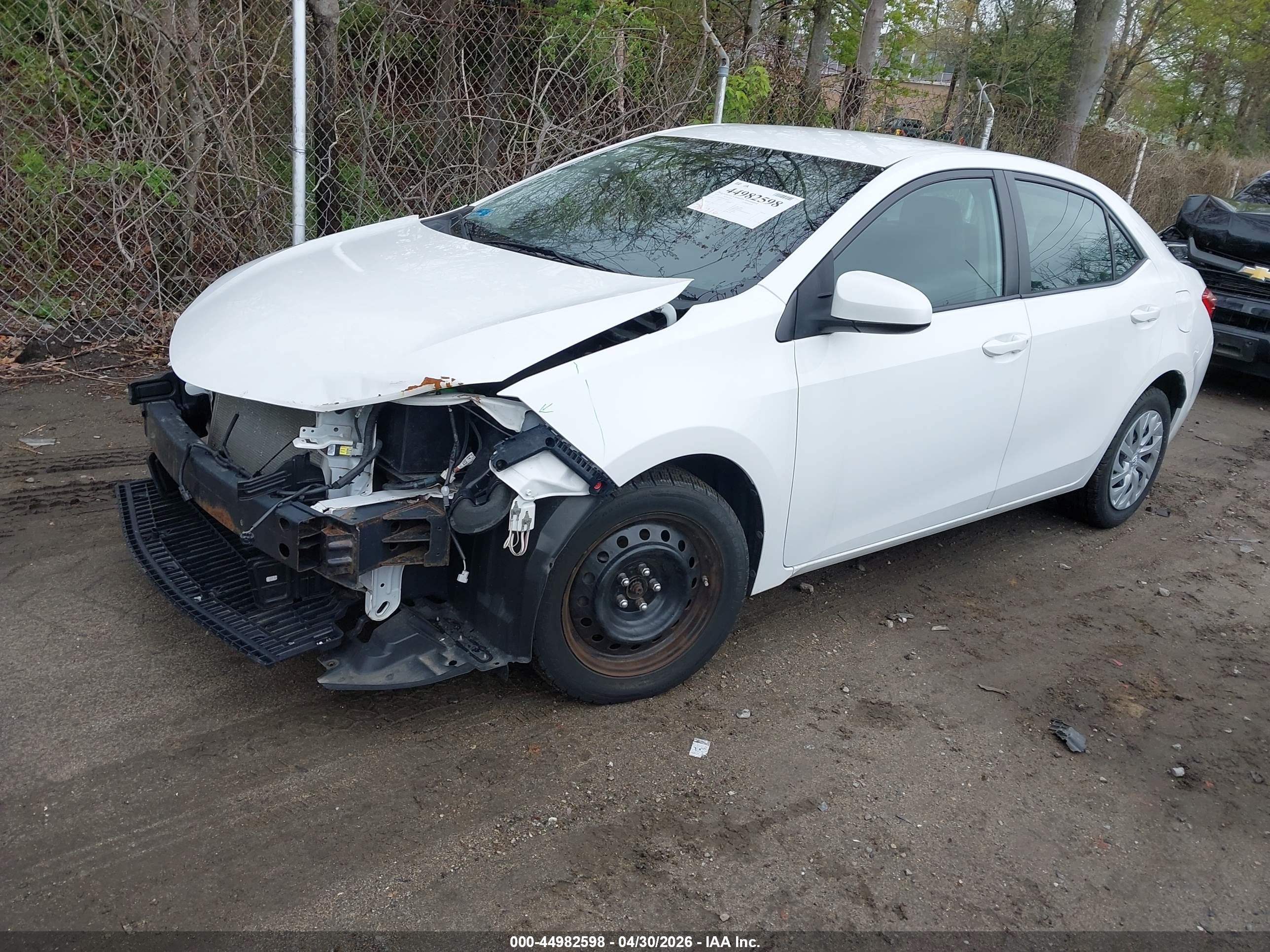 2018 Toyota Corolla Le White vin: 2T1BURHE5JC109238