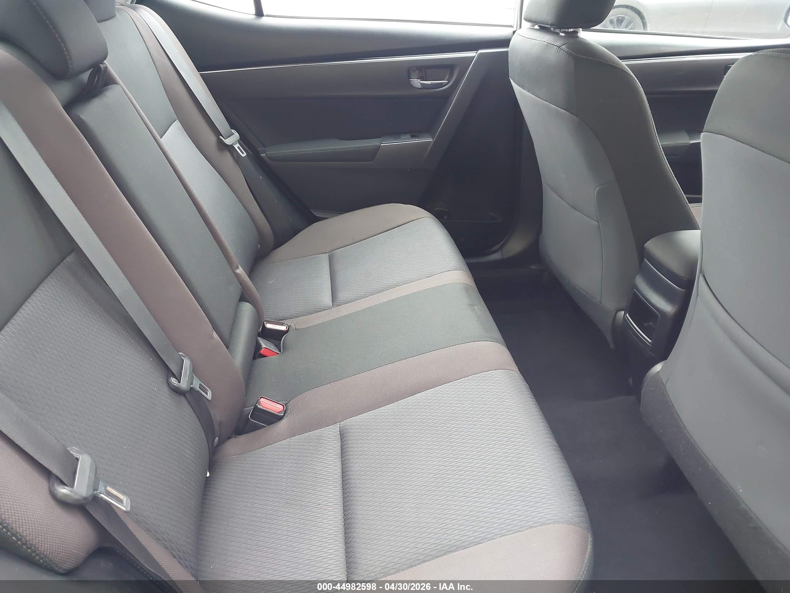 2018 Toyota Corolla Le White vin: 2T1BURHE5JC109238