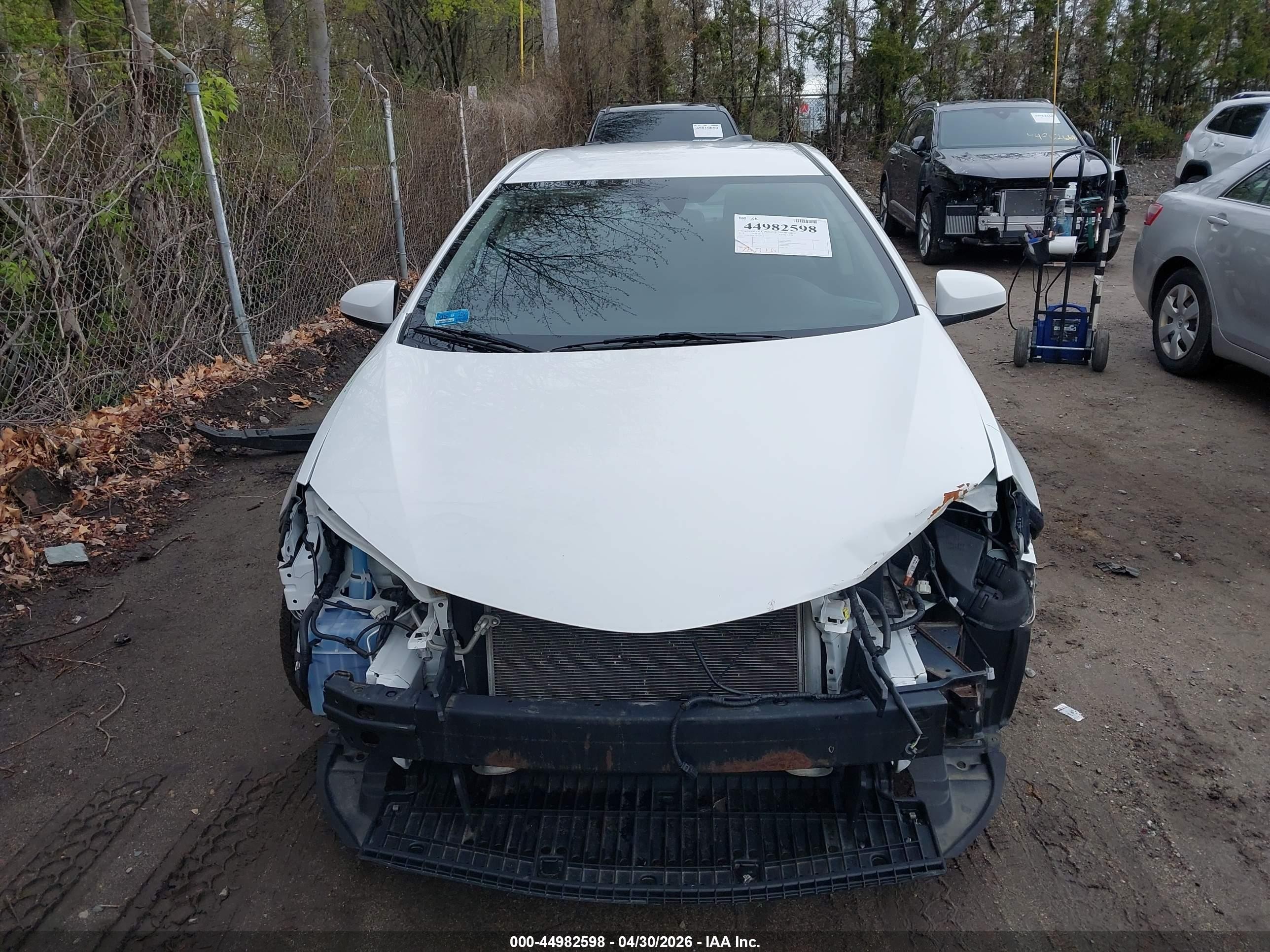 2018 Toyota Corolla Le White vin: 2T1BURHE5JC109238
