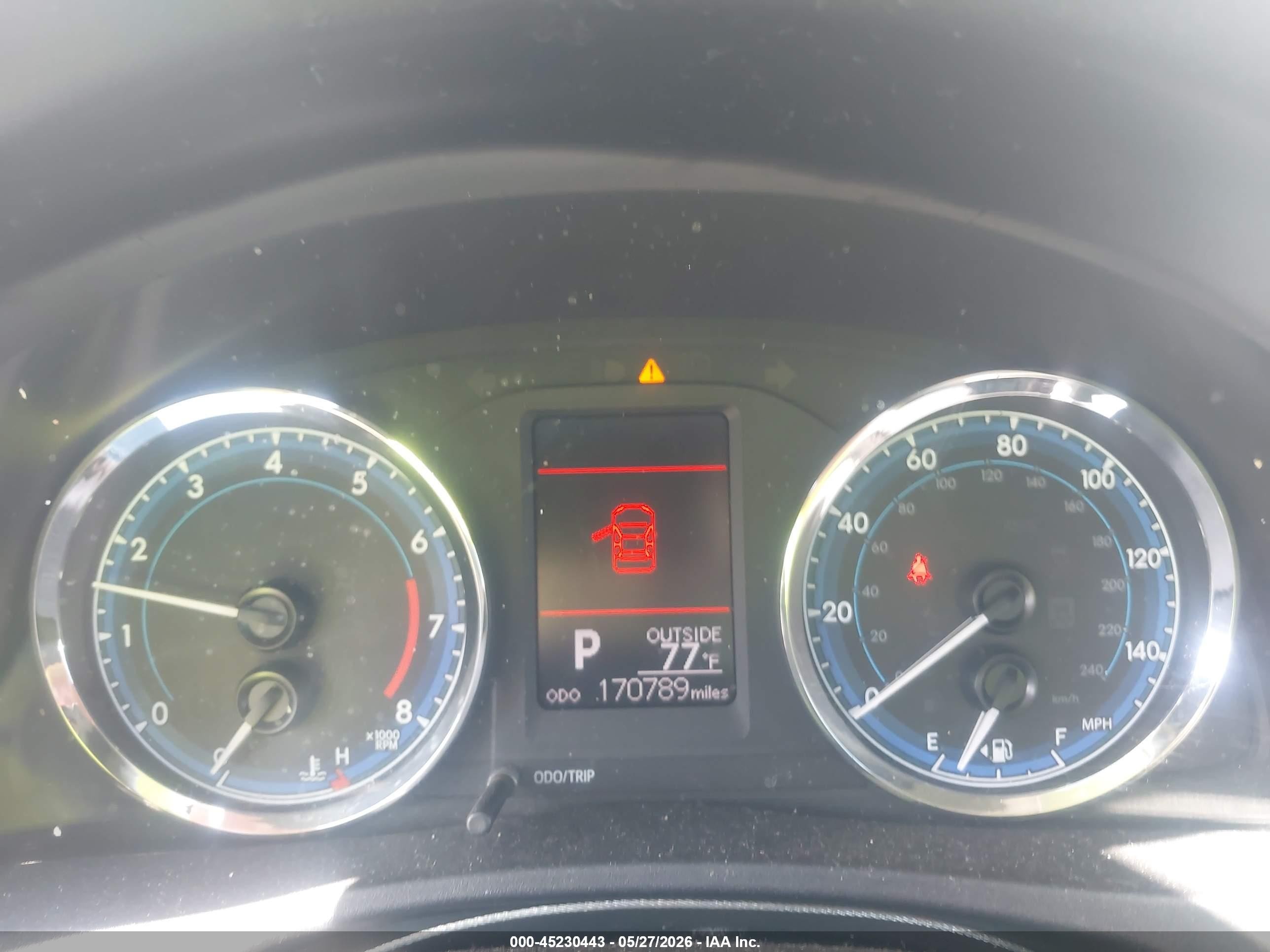 2018 Toyota Corolla Le White vin: 2T1BURHE5JC977126
