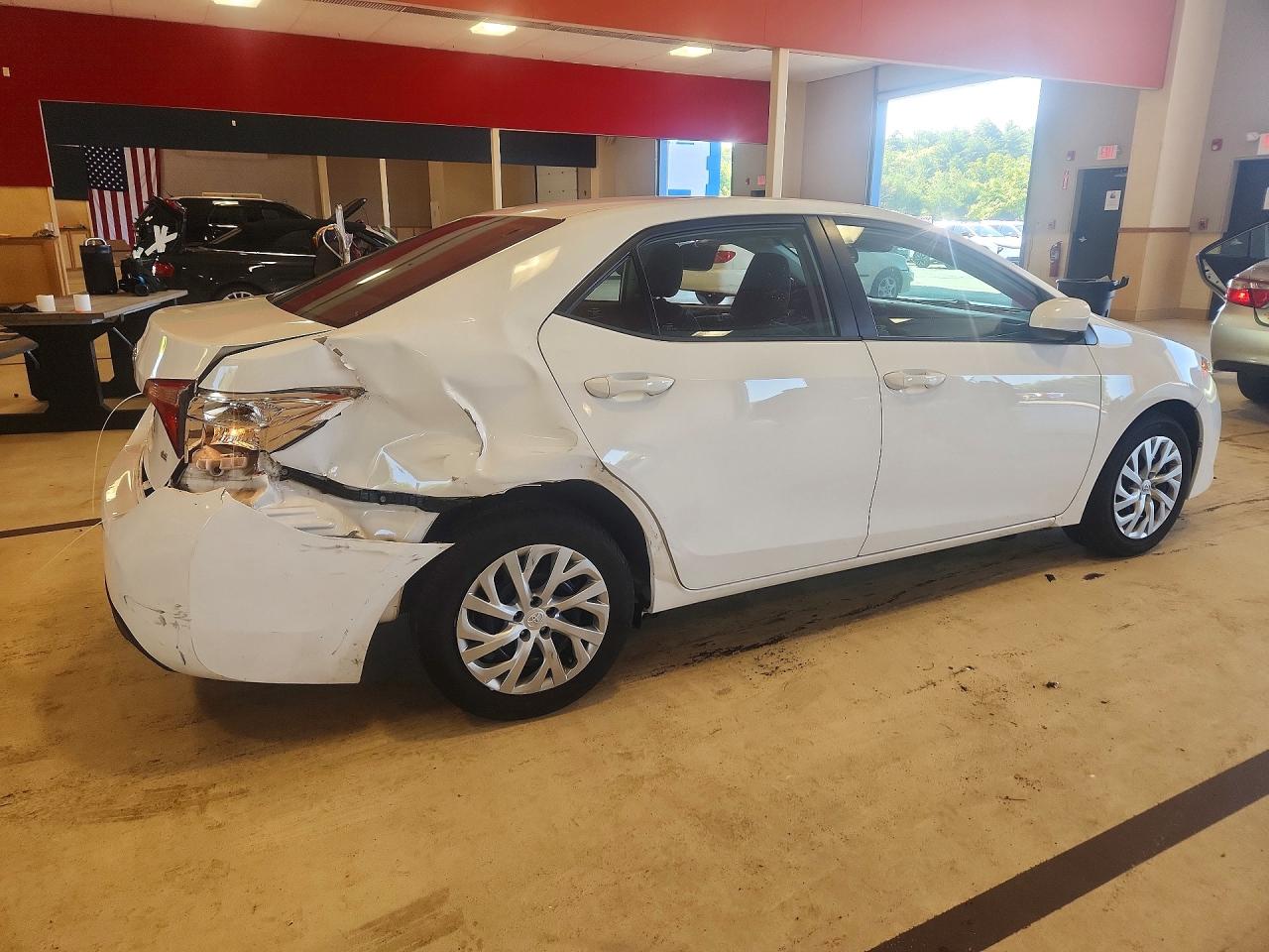 2018 Toyota Corolla Le White vin: 2T1BURHE5JC989583
