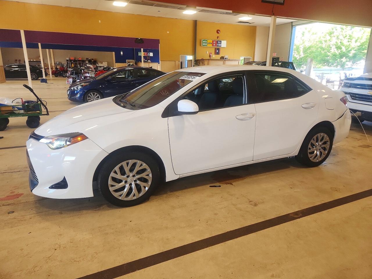 2018 Toyota Corolla Le White vin: 2T1BURHE5JC989583