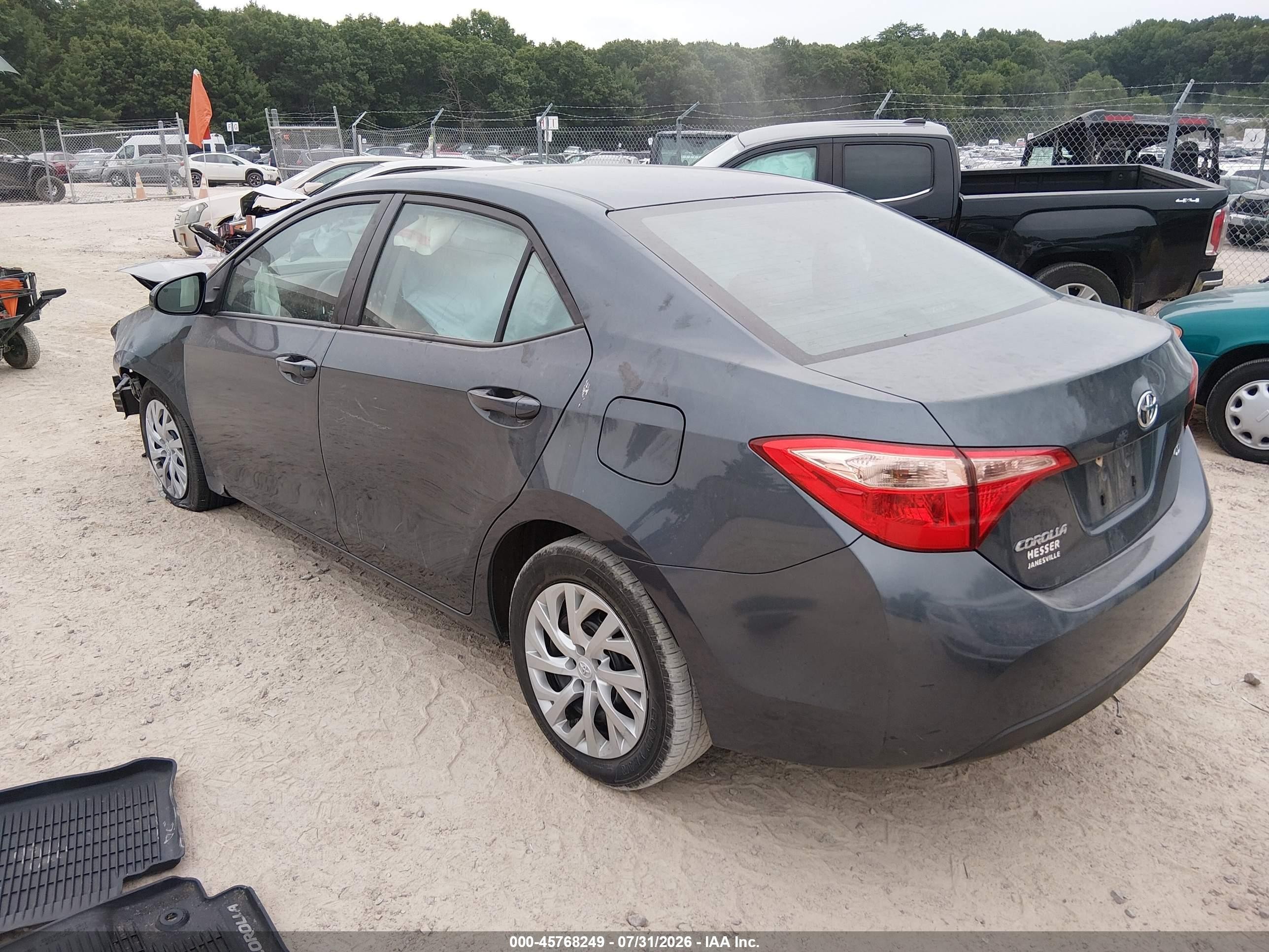 2018 Toyota Corolla Le Gray vin: 2T1BURHE5JC993827