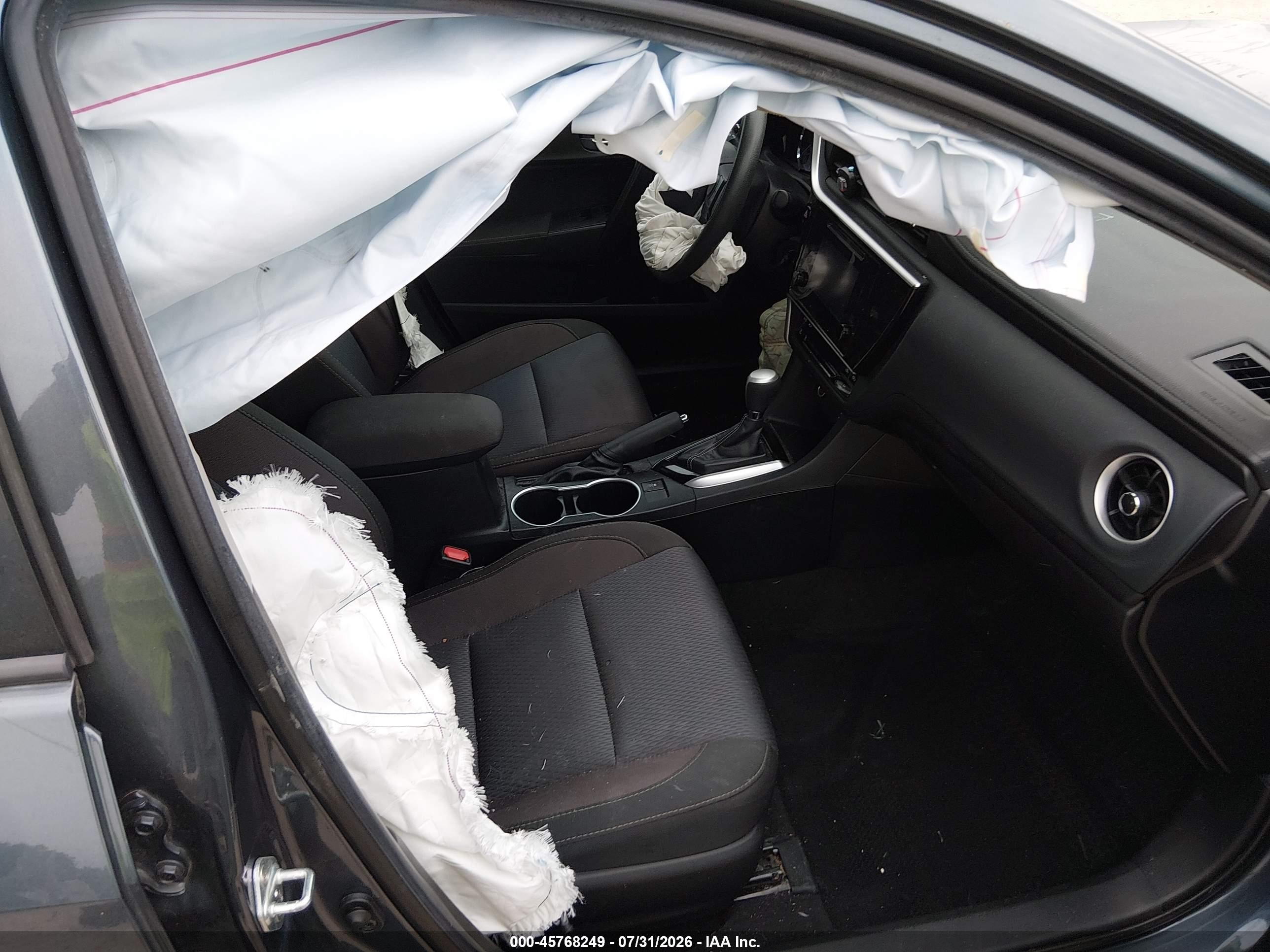 2018 Toyota Corolla Le Gray vin: 2T1BURHE5JC993827