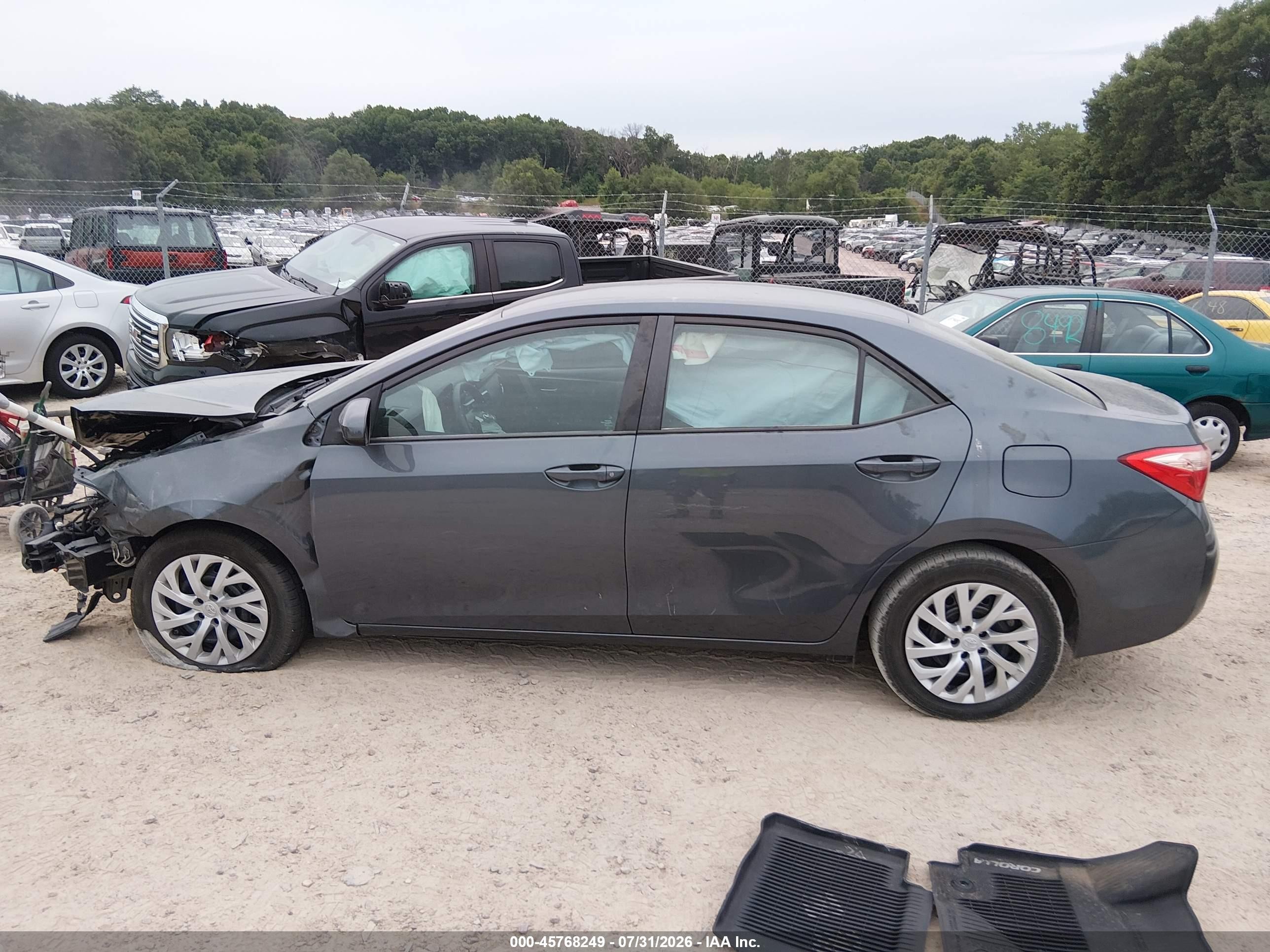 2018 Toyota Corolla Le Gray vin: 2T1BURHE5JC993827