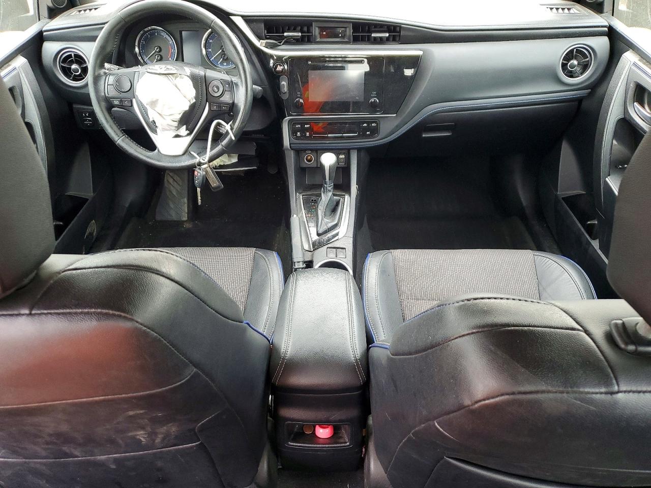 2019 Toyota Corolla Se Синий vin: 2T1BURHE5KC147716