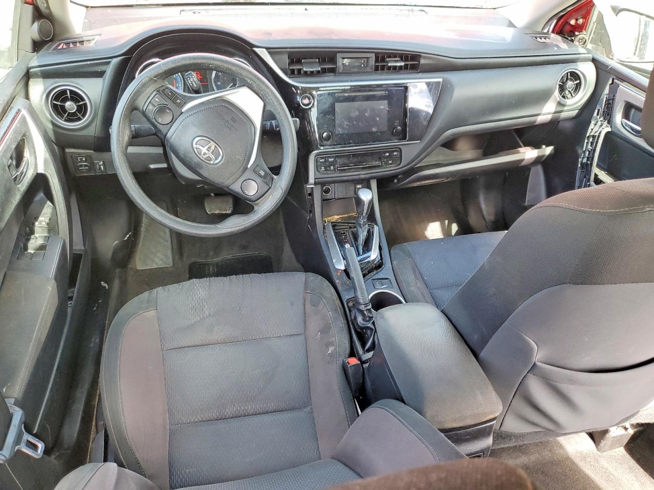 2019 Toyota Corolla Le Red vin: 2T1BURHE5KC232670