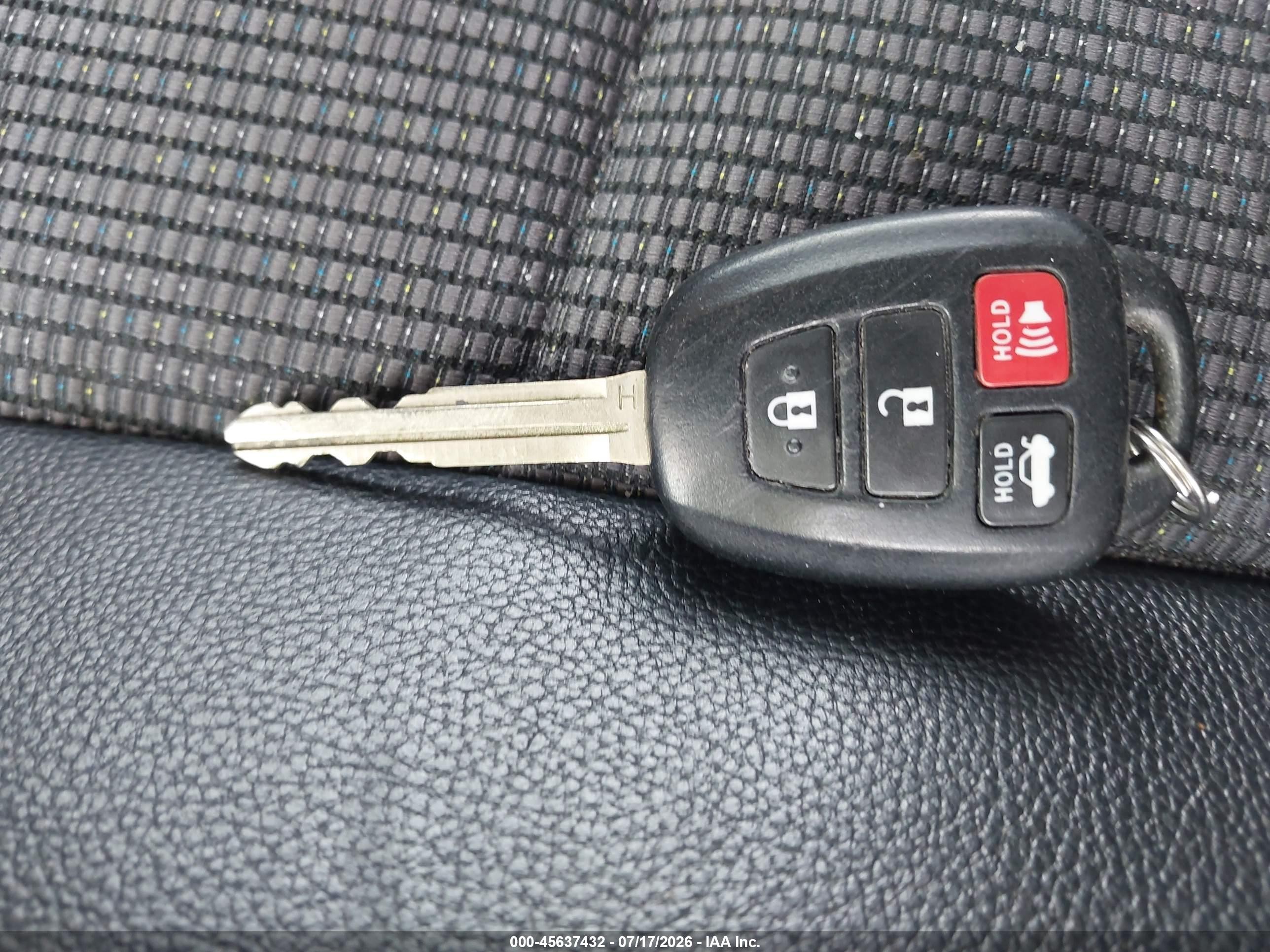 2014 Toyota Corolla S Plus Silver vin: 2T1BURHE6EC202551