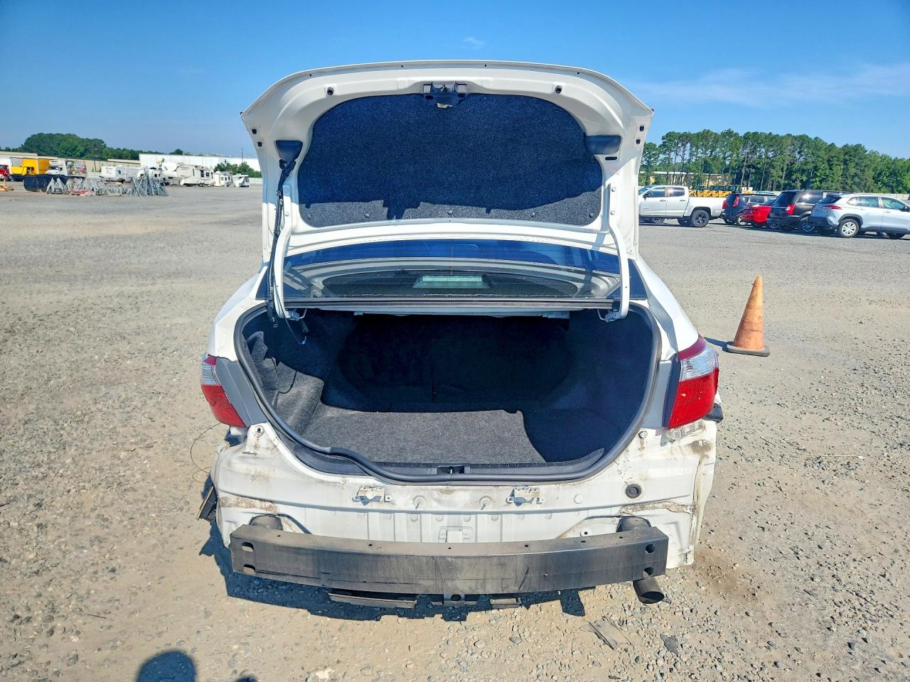 2014 Toyota Corolla L White vin: 2T1BURHE6EC203019