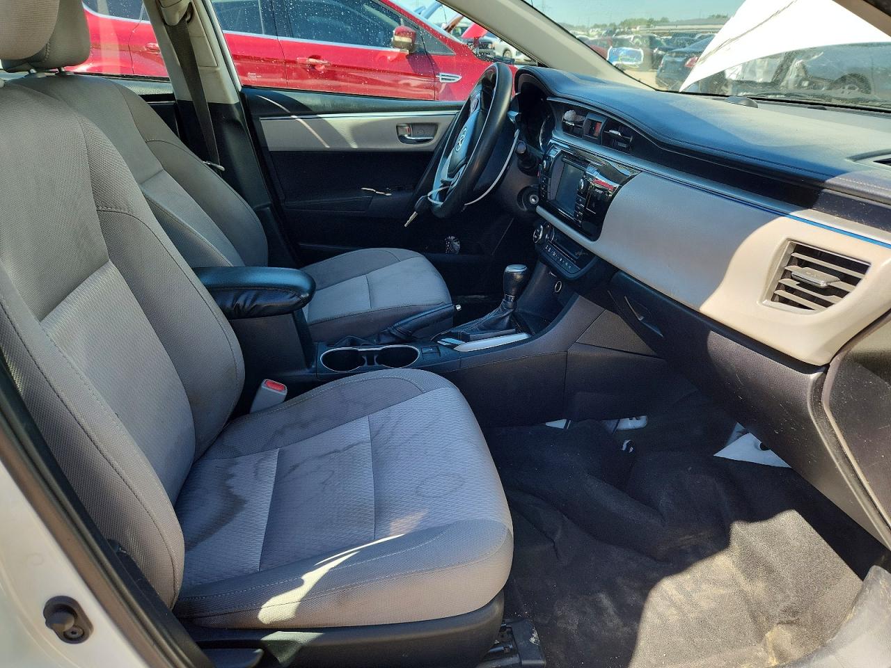 2015 Toyota Corolla Le White vin: 2T1BURHE6FC270995