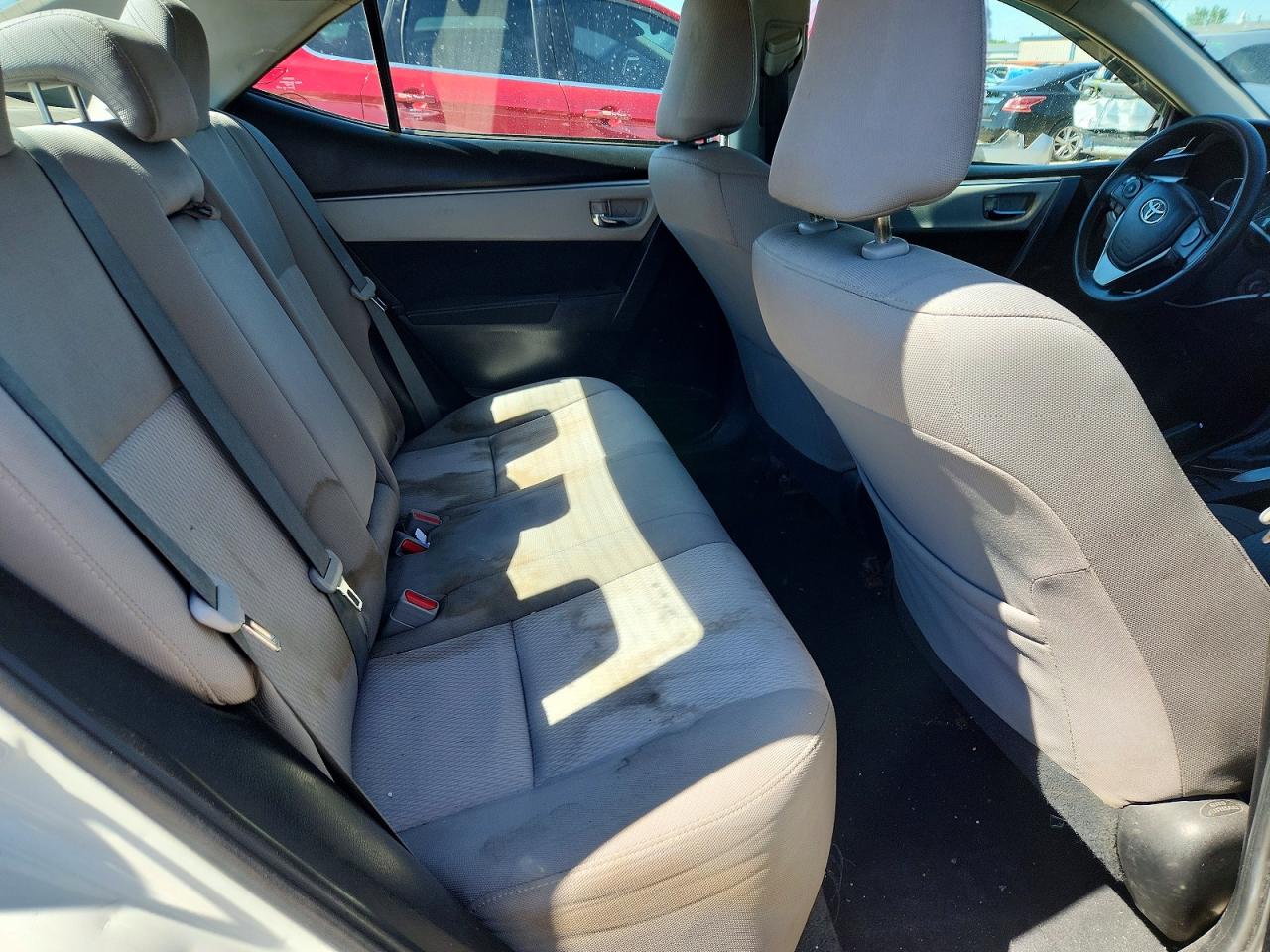2015 Toyota Corolla Le White vin: 2T1BURHE6FC270995