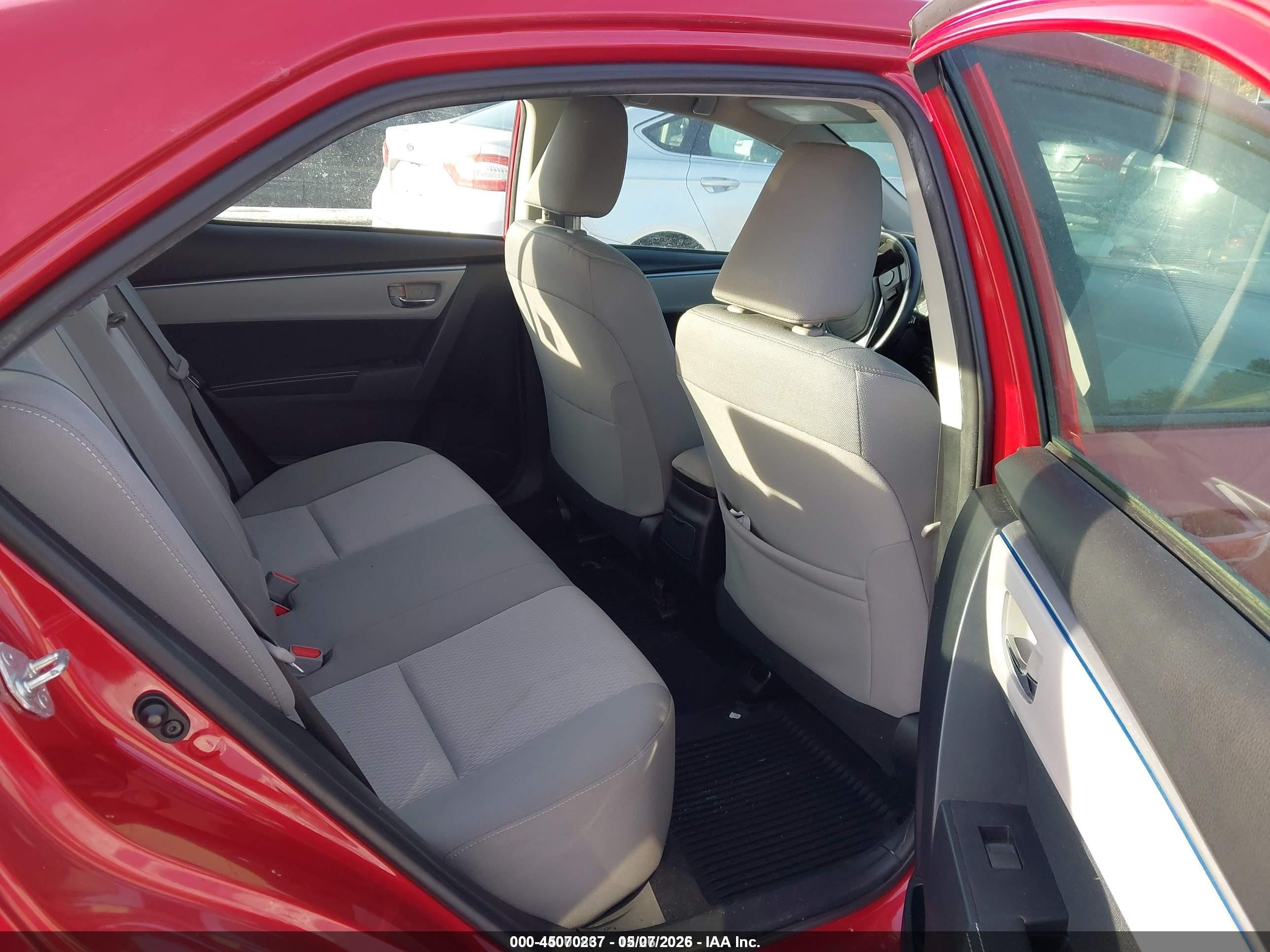 2015 Toyota Corolla Le Red vin: 2T1BURHE6FC271127