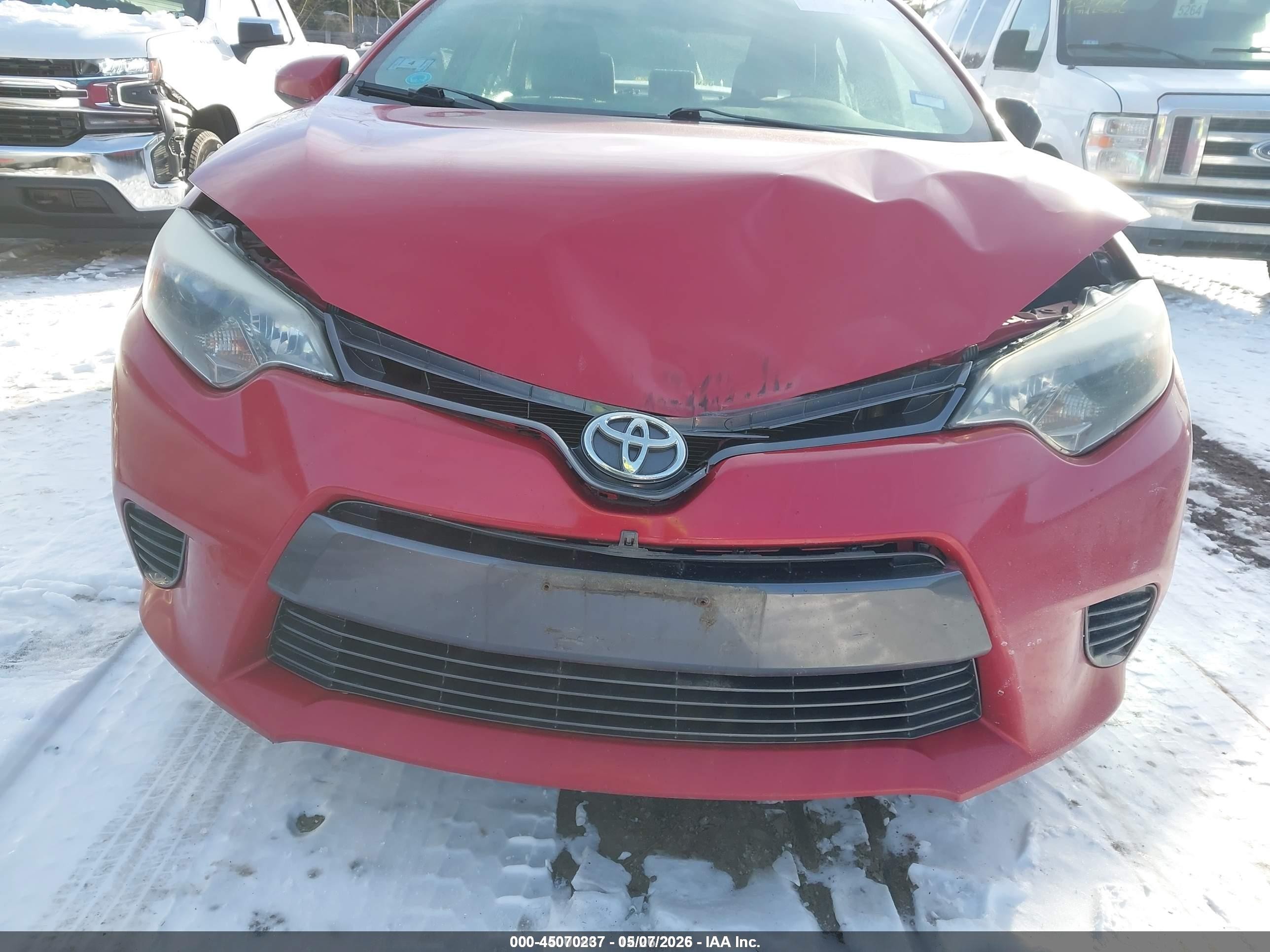 2015 Toyota Corolla Le Red vin: 2T1BURHE6FC271127