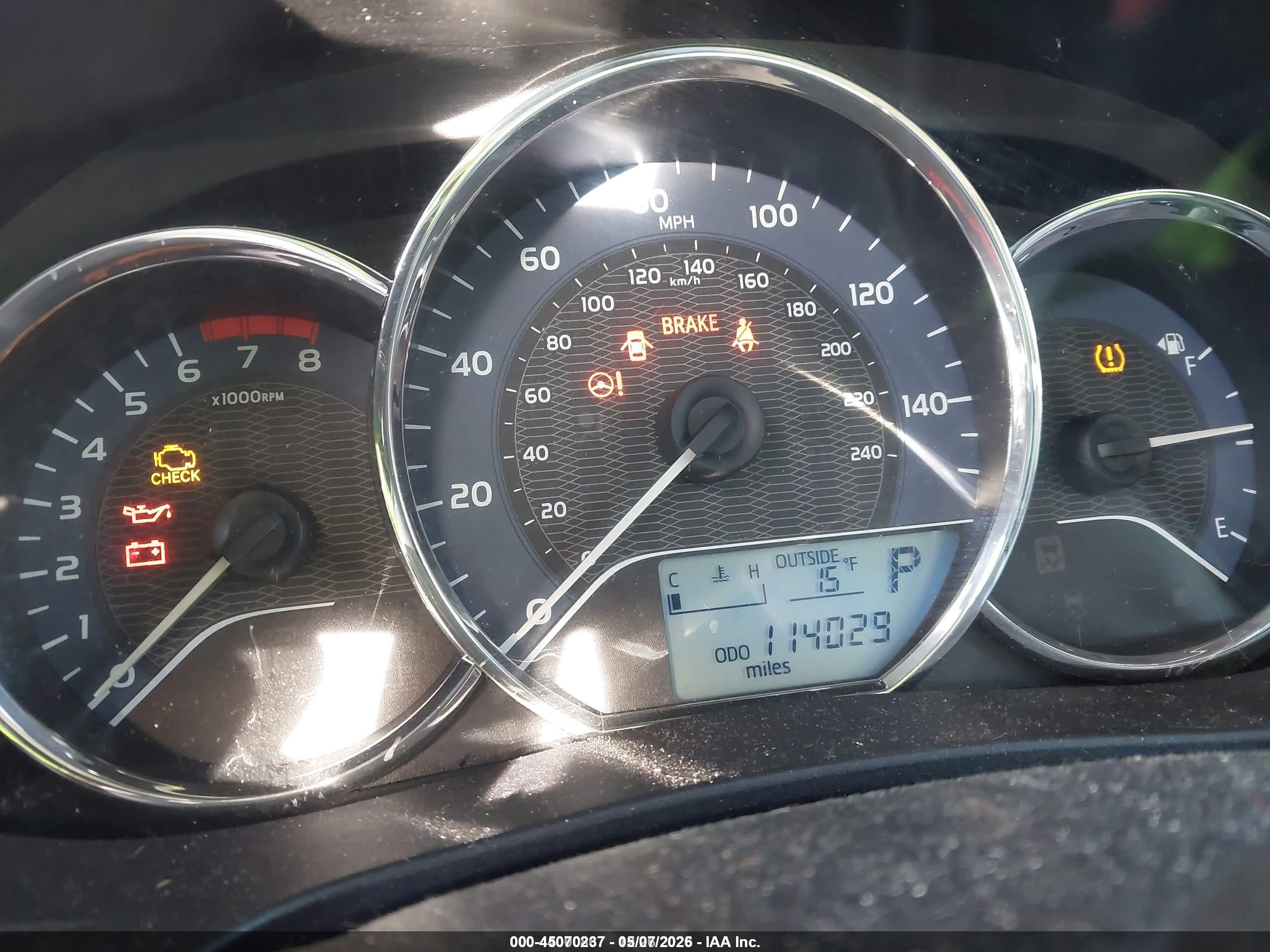 2015 Toyota Corolla Le Red vin: 2T1BURHE6FC271127