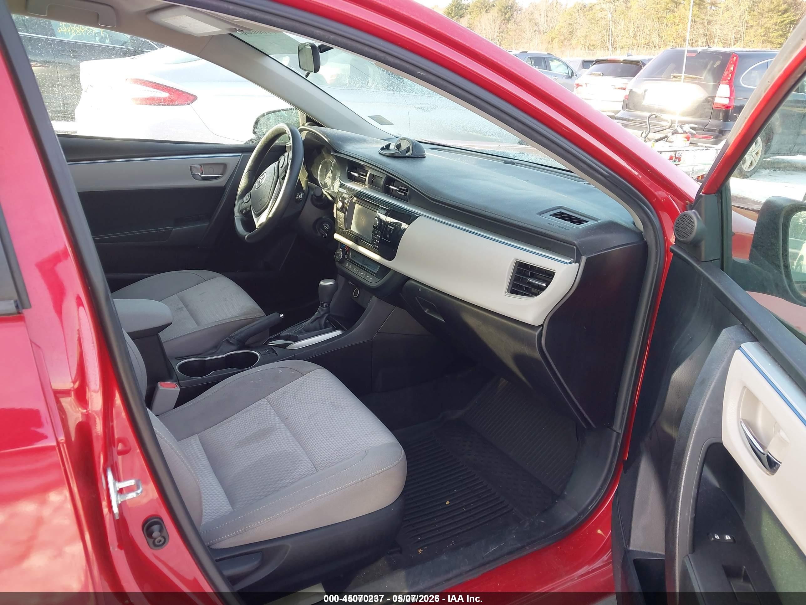 2015 Toyota Corolla Le Red vin: 2T1BURHE6FC271127