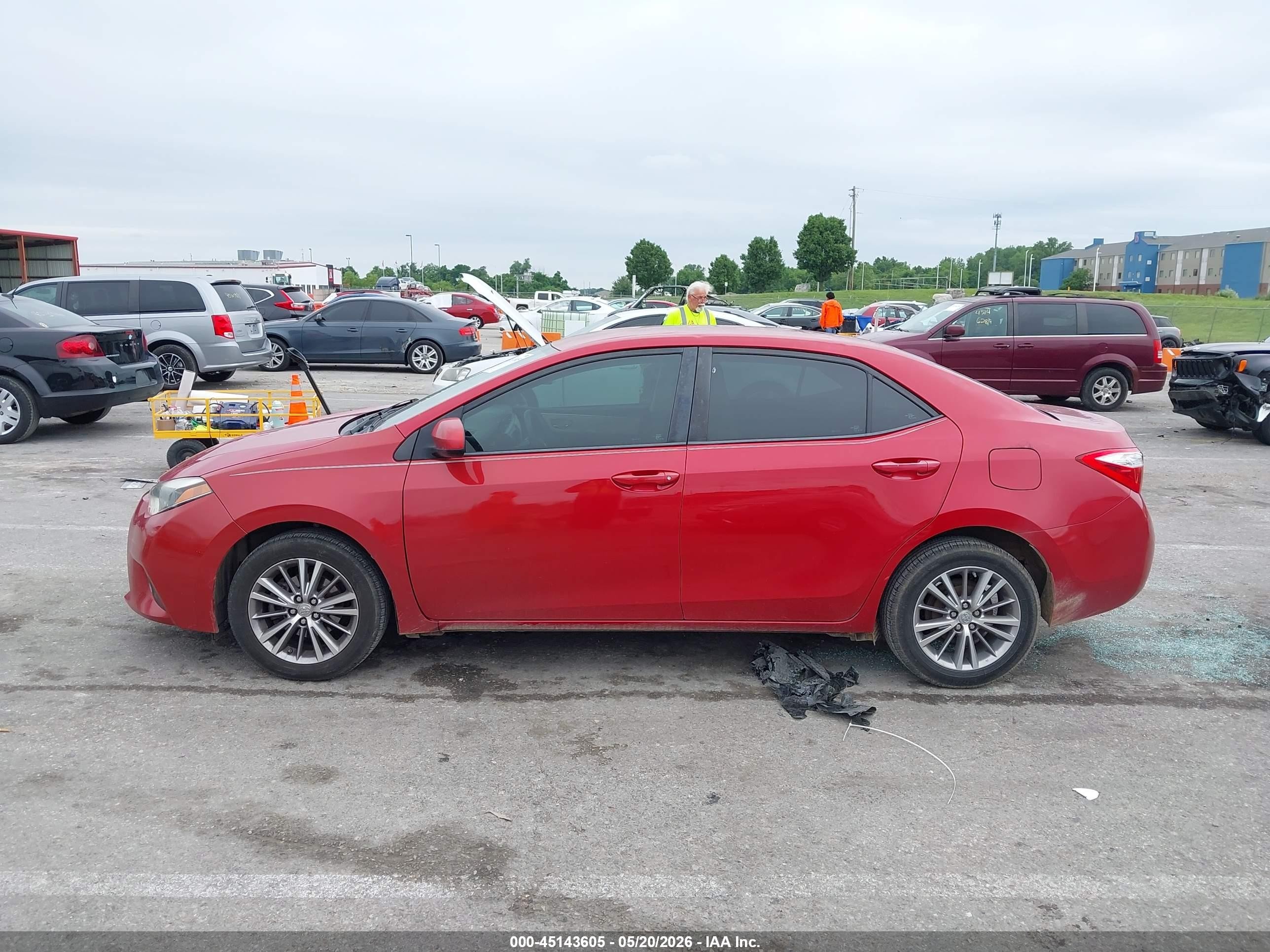 2015 Toyota Corolla Le Plus Red vin: 2T1BURHE6FC309259